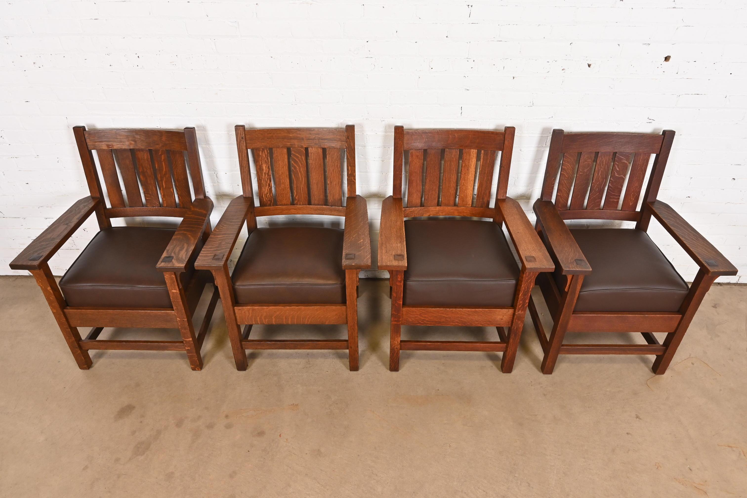 XX secolo Gustav Stickley - Poltrone Mission Arts & Crafts in quercia, set di quattro sedie in vendita