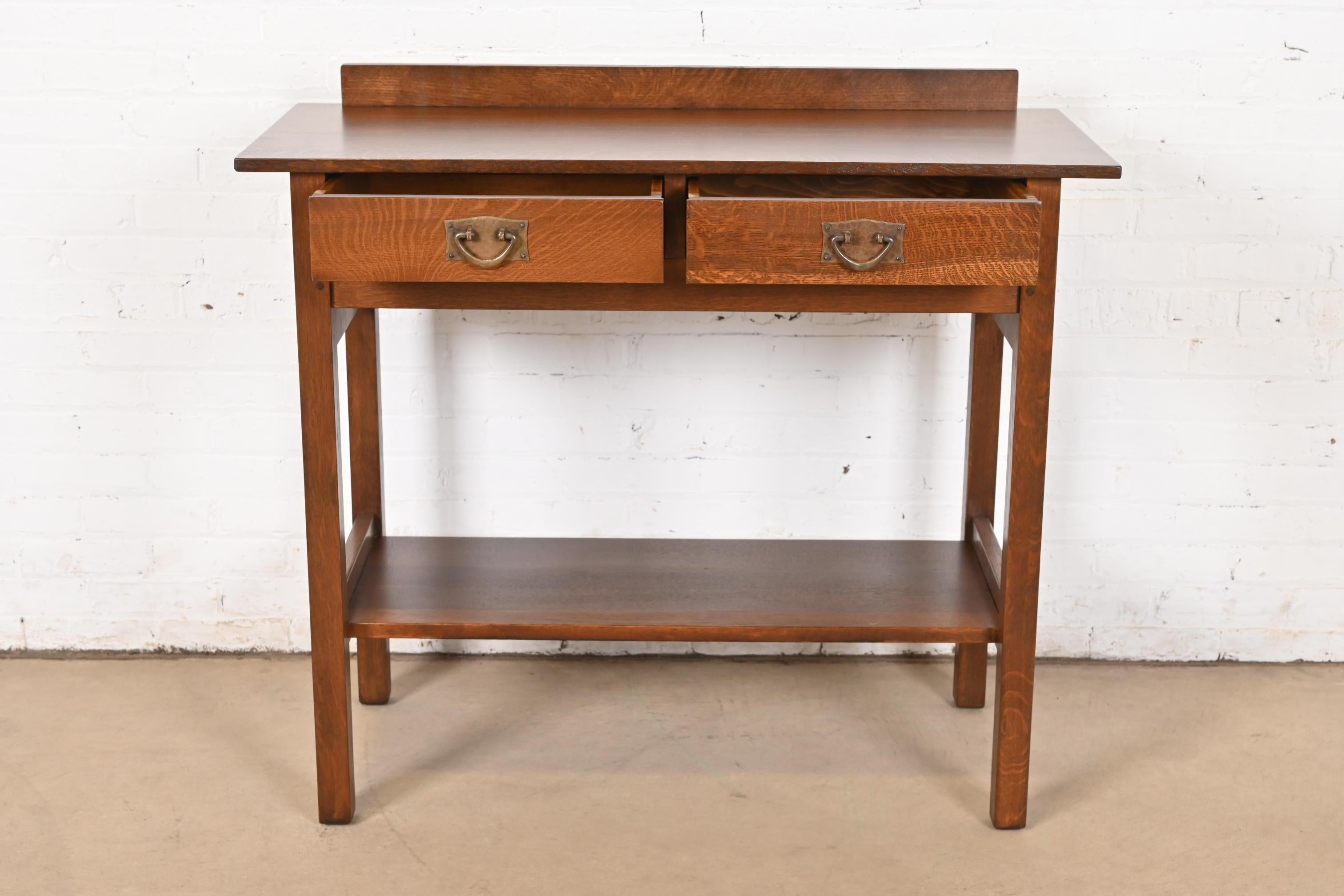 XX secolo Gustav Stickley - Server da buffet in quercia Mission Arts & Crafts, rifinito in vendita