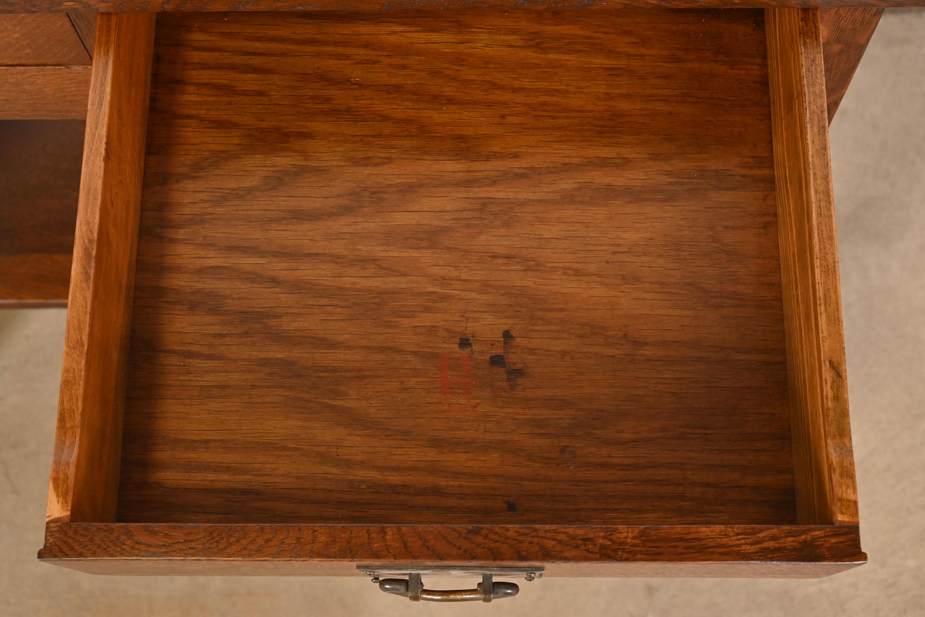 Rame Gustav Stickley - Server da buffet in quercia Mission Arts & Crafts, rifinito in vendita