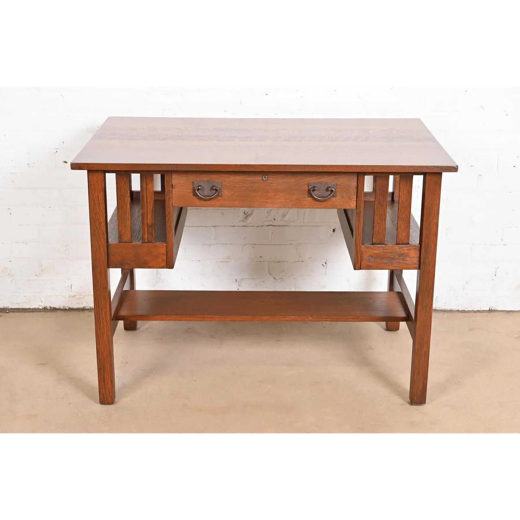 Gustav Stickley Antique Mission Oak Arts & Crafts Desk, Newly Refinished In Good Condition For Sale In South Bend, IN
