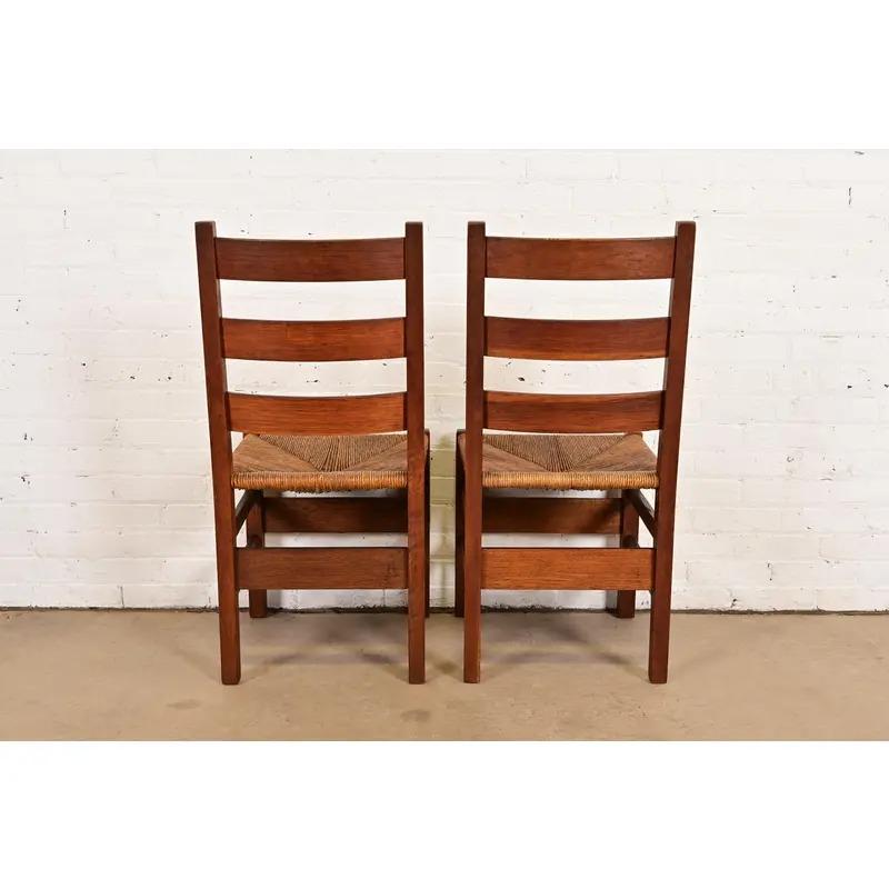 Gustav Stickley Antike Mission Arts & Crafts Eiche Esszimmerstühle, Paar im Angebot 4