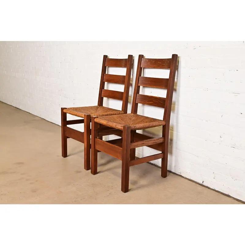 Gustav Stickley Antike Mission Arts & Crafts Eiche Esszimmerstühle, Paar (amerikanisch) im Angebot