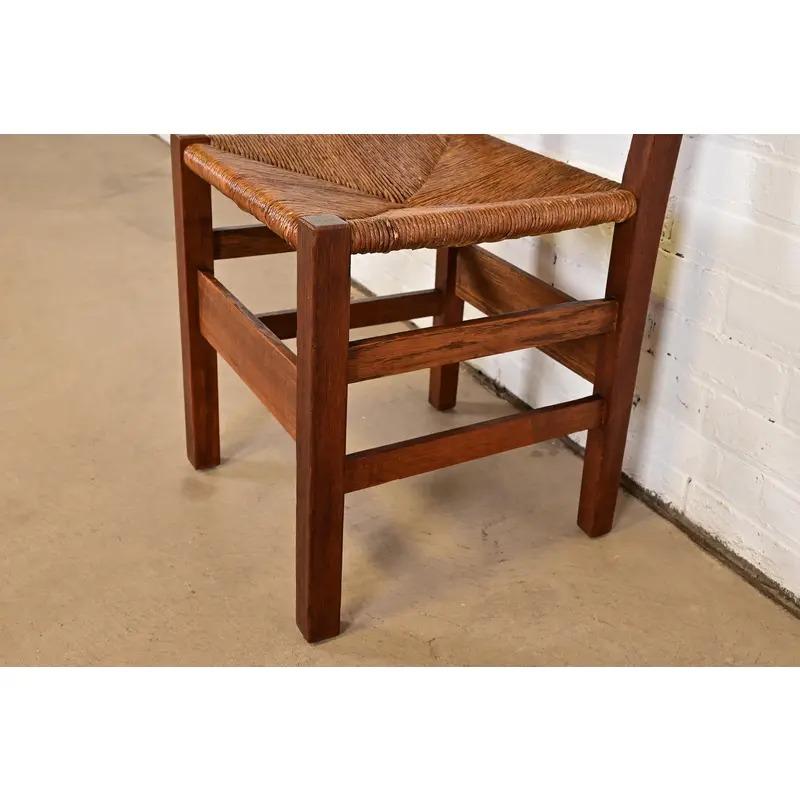 Gustav Stickley Antike Mission Arts & Crafts Eiche Esszimmerstühle, Paar im Angebot 2