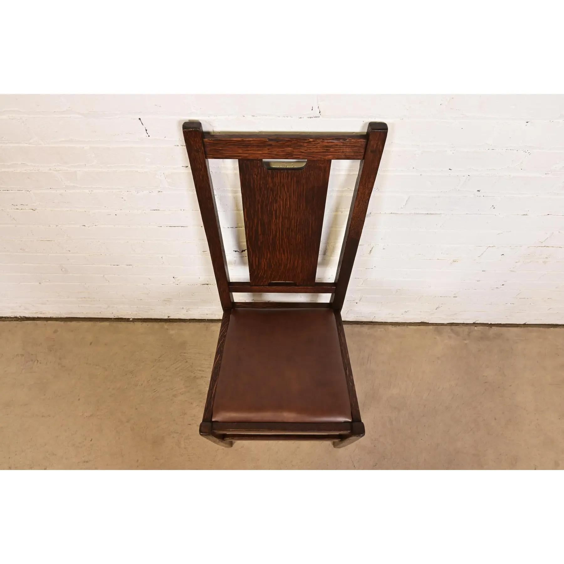Gustav Stickley Antike Mission Oak Arts & Crafts Esszimmerstühle, neu lackiert (Polster) im Angebot