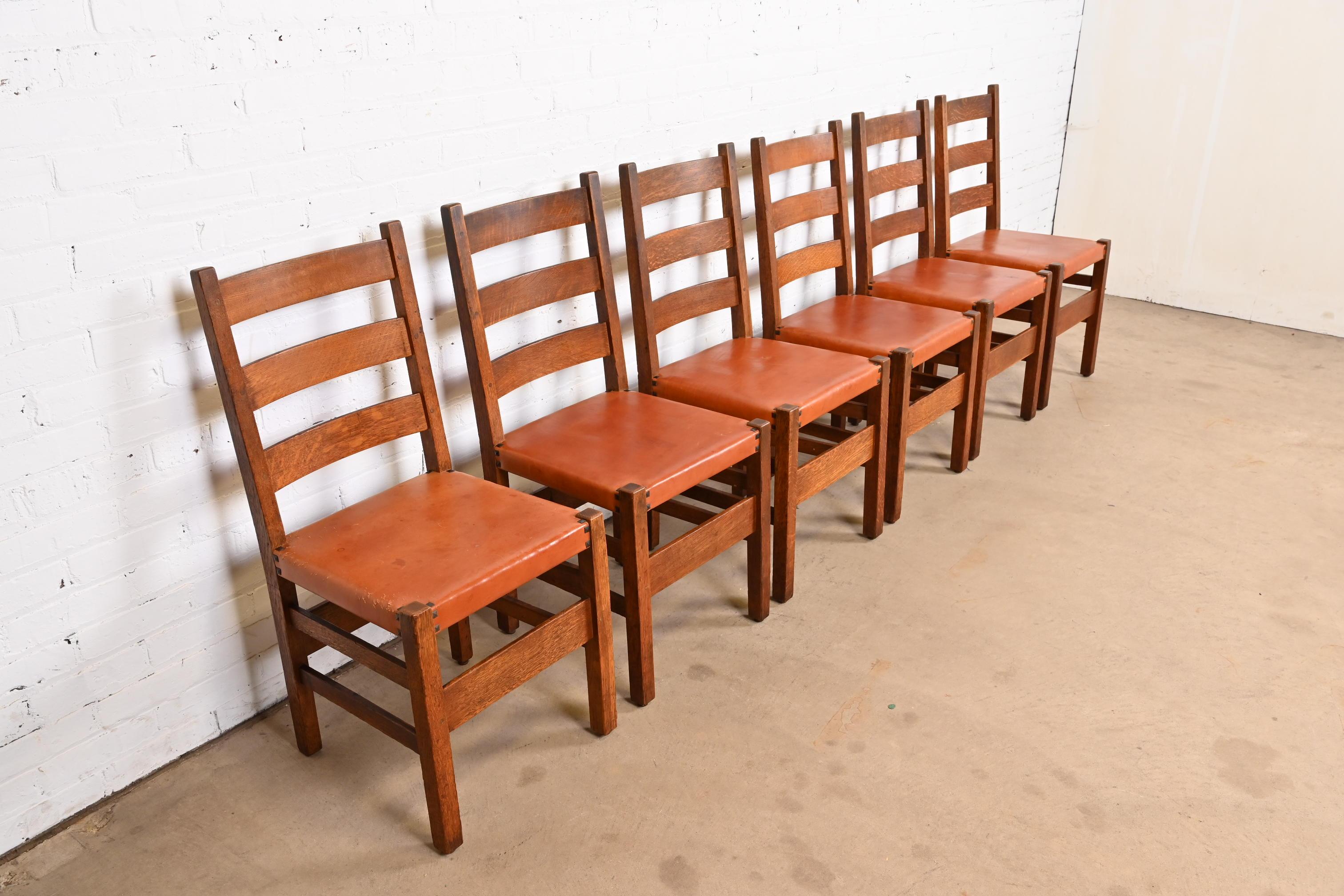 A rare and exceptional set of six antique Mission or Arts & Crafts ladder back dining chairs

By Gustav Stickley 

USA, Early 20th Century

Solid quarter sawn oak frames, with leather seats.

Measures: 17