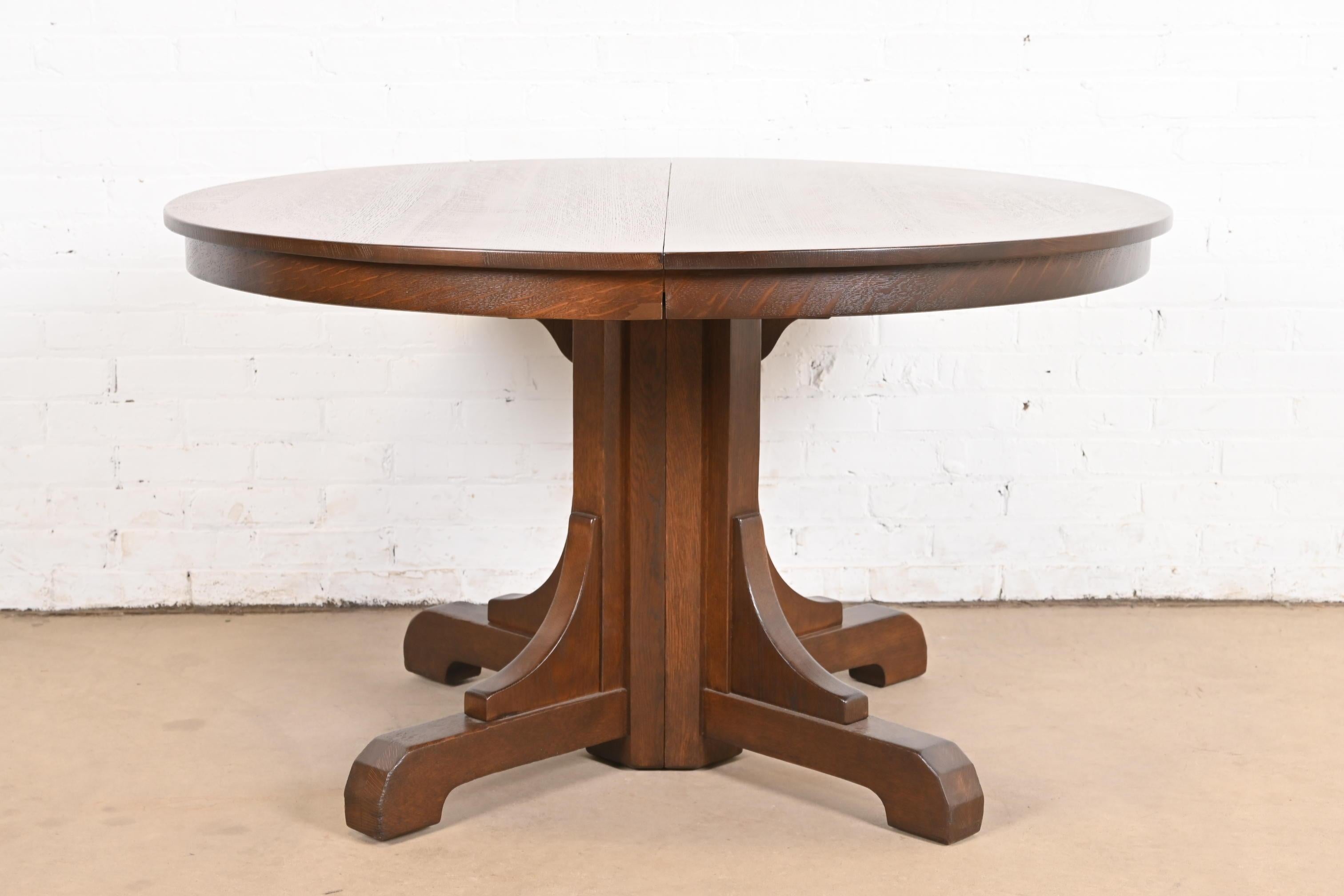 Arts and Crafts Tavolo da pranzo Mission Arts & Crafts di Gustav Stickley, rifinito con legno di quercia in vendita