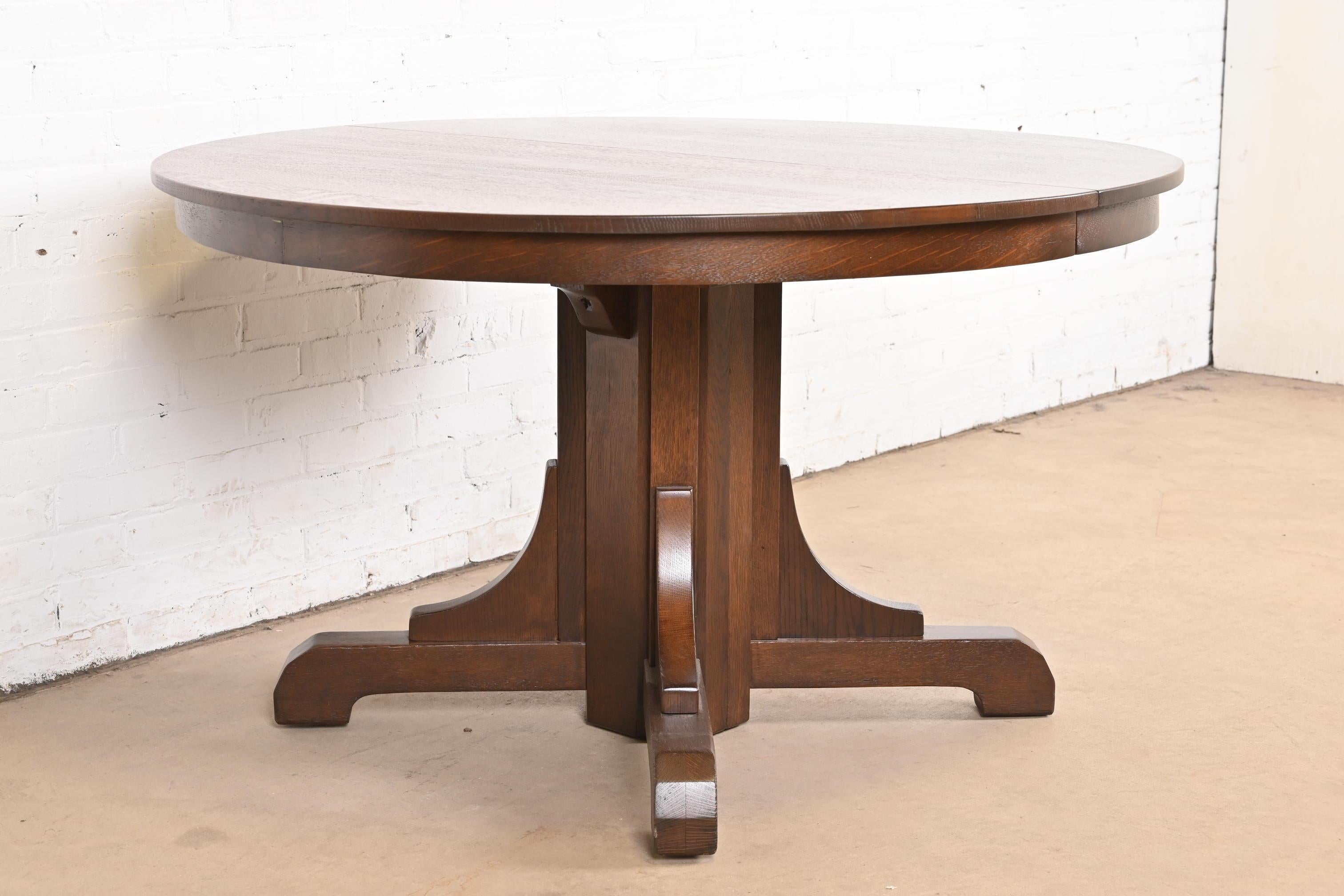 Tavolo da pranzo Mission Arts & Crafts di Gustav Stickley, rifinito con legno di quercia In condizioni buone in vendita a South Bend, IN