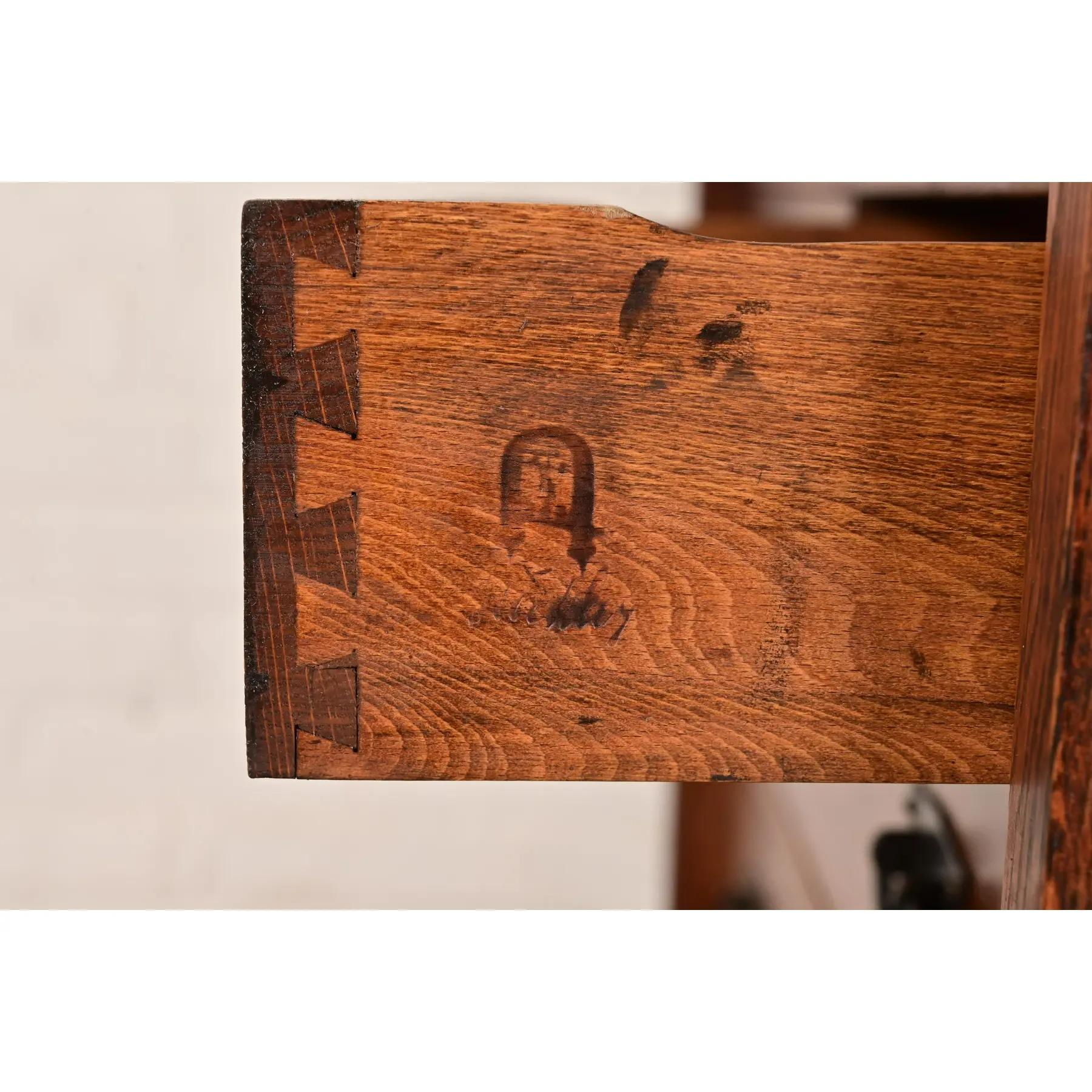Gustav Stickley Antique Mission Oak Arts & Crafts Drop Front Secretary Desk (bureau à tiroirs) en vente 4