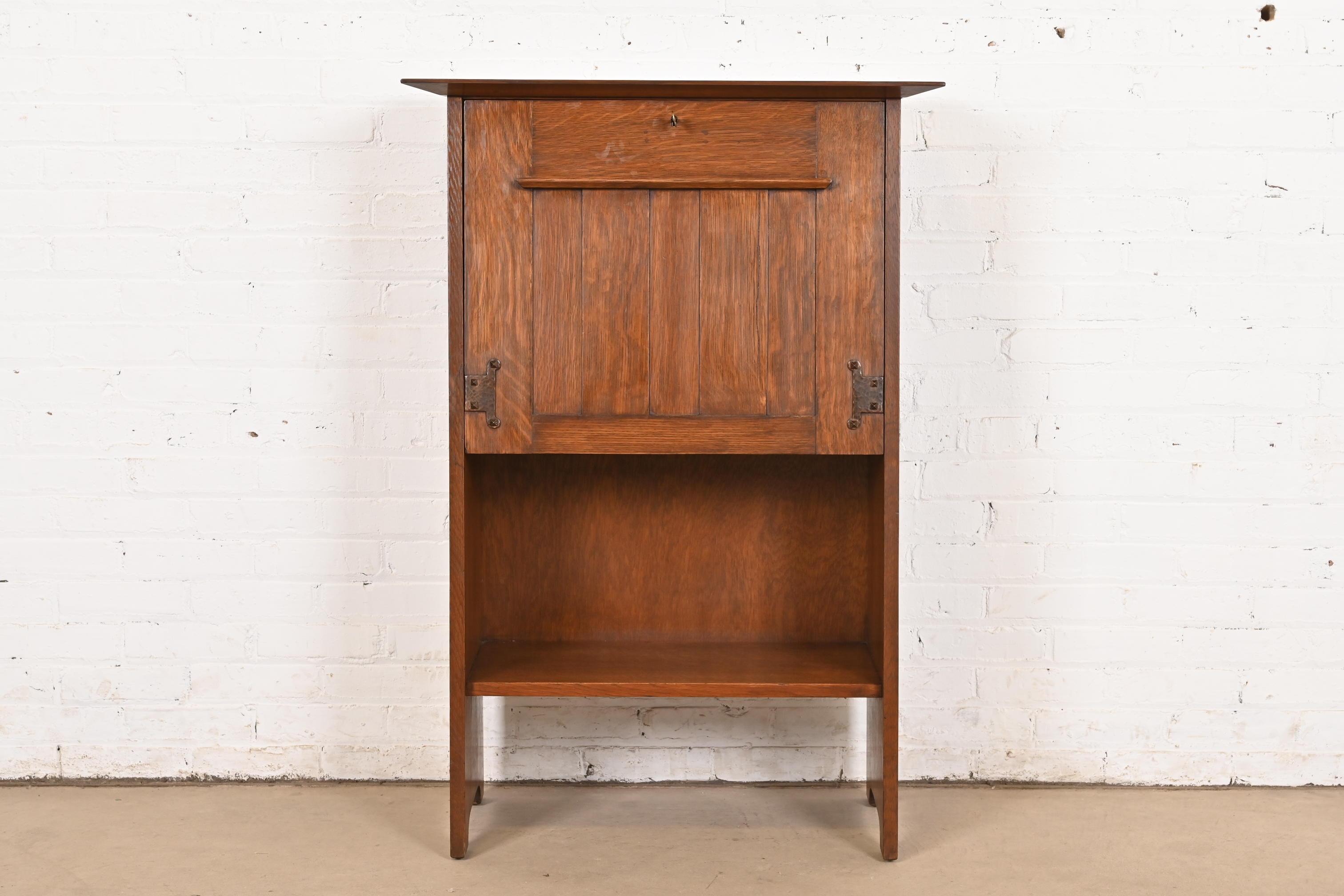 Arts and Crafts Gustav Stickley Antique Mission Oak Arts & Crafts Drop Front Secretary Desk (bureau à tiroirs) en vente