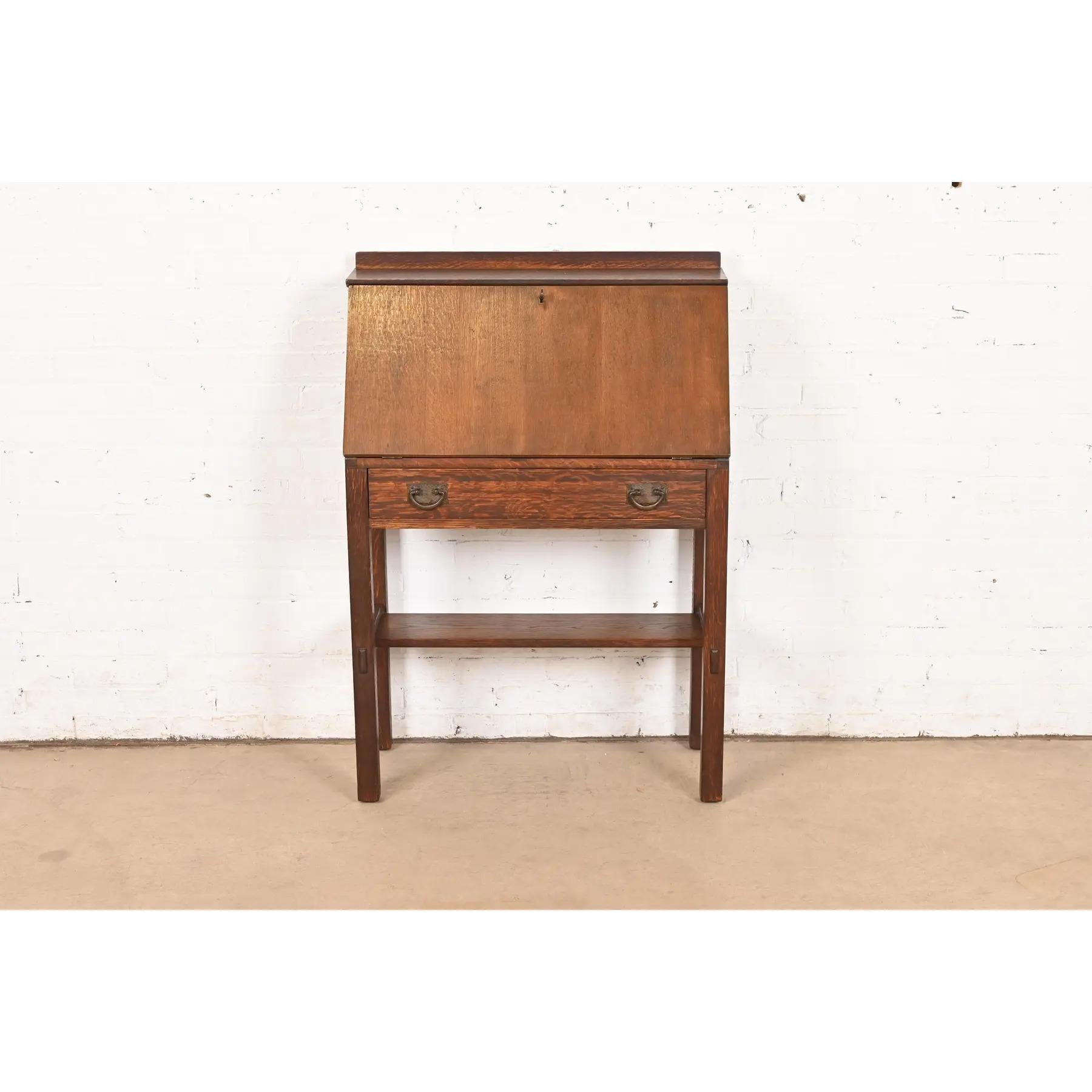 Arts and Crafts Gustav Stickley Antique Mission Oak Arts & Crafts Drop Front Secretary Desk (bureau à tiroirs) en vente