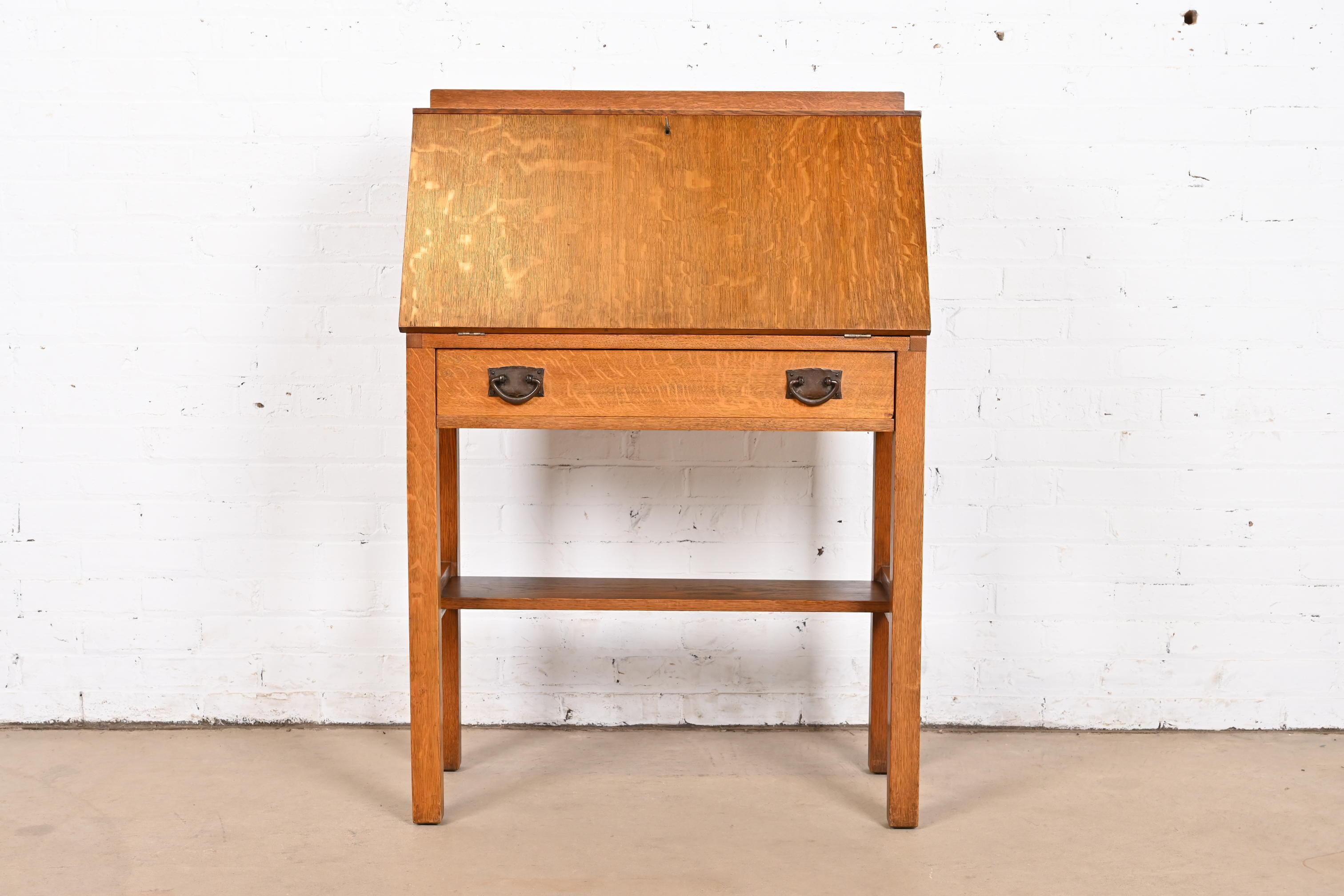 Gustav Stickley Antique Mission Arts & Crafts Escritorio con frente abatible Estadounidense en venta