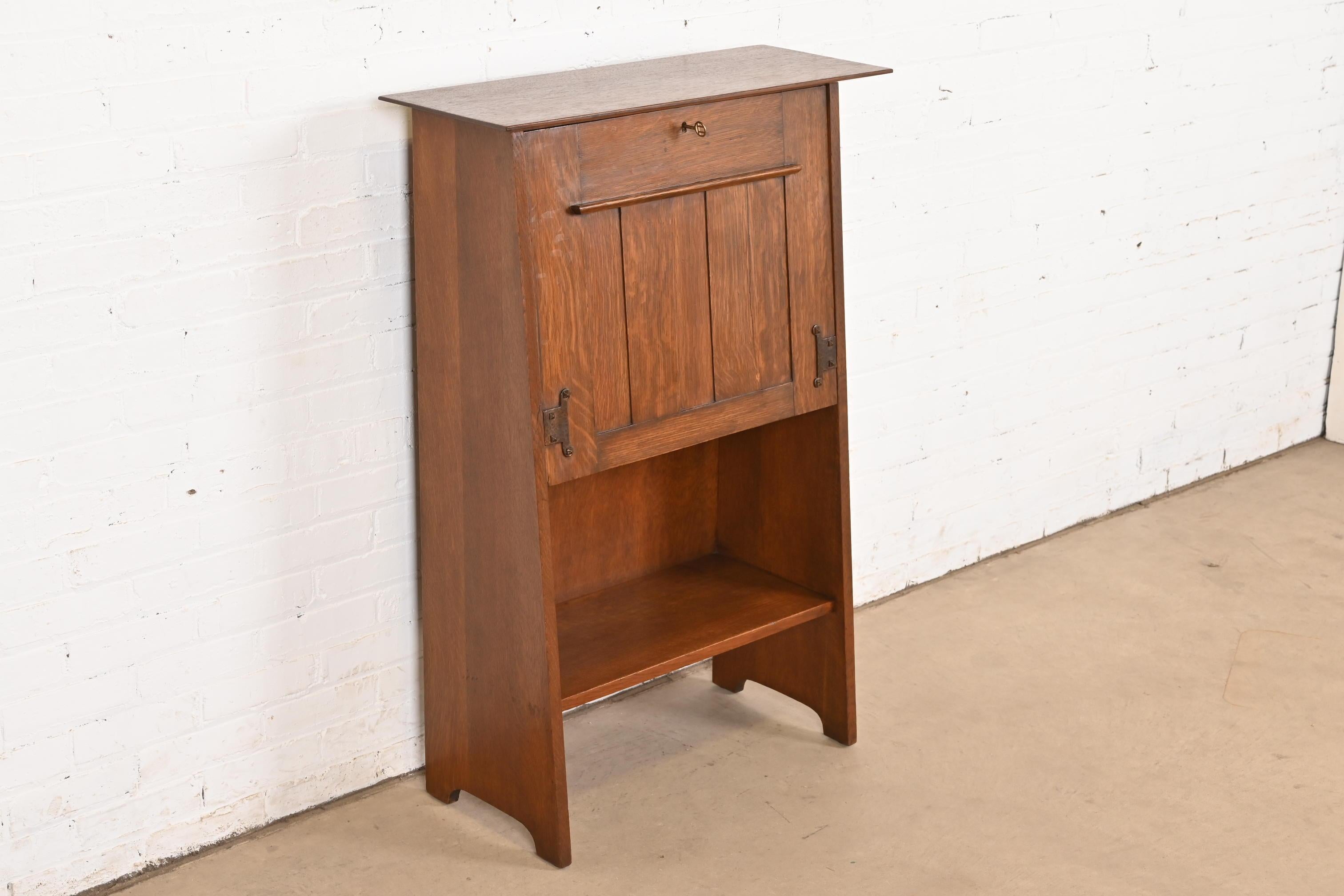 Gustav Stickley Antique Mission Oak Arts & Crafts Drop Front Secretary Desk (bureau à tiroirs) Bon état - En vente à South Bend, IN