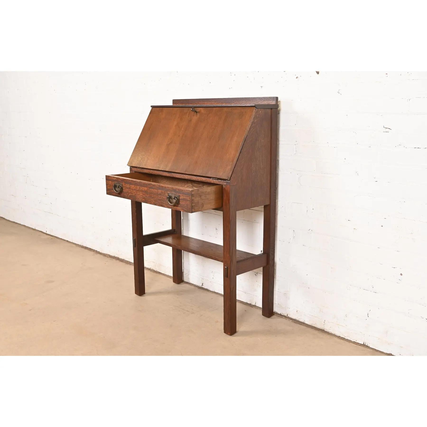 Gustav Stickley Antique Mission Oak Arts & Crafts Drop Front Secretary Desk (bureau à tiroirs) Bon état - En vente à South Bend, IN