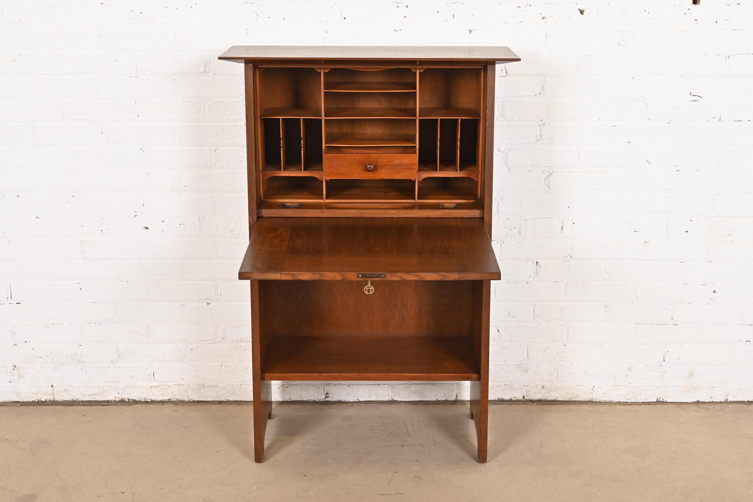 20ième siècle Gustav Stickley Antique Mission Oak Arts & Crafts Drop Front Secretary Desk (bureau à tiroirs) en vente