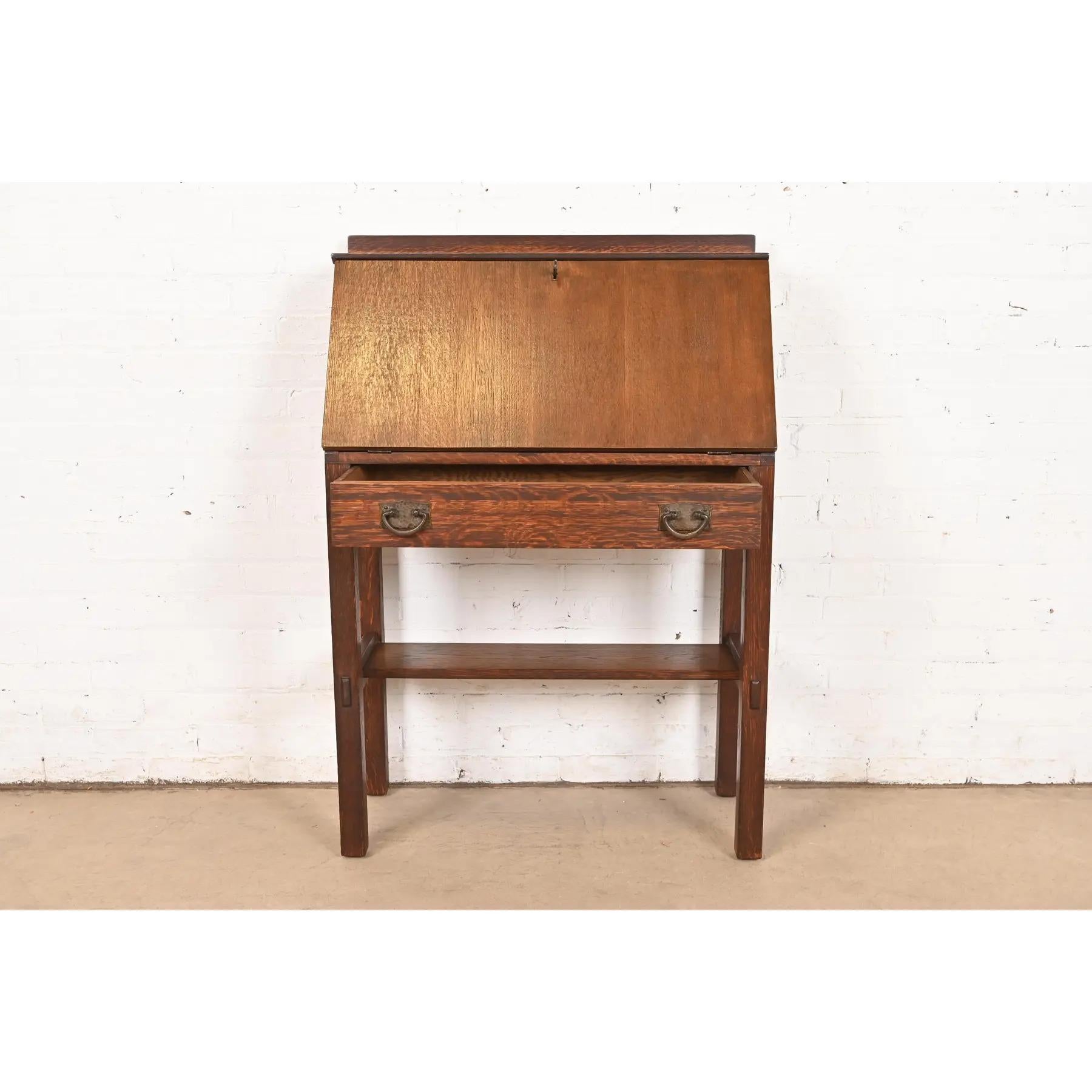 20ième siècle Gustav Stickley Antique Mission Oak Arts & Crafts Drop Front Secretary Desk (bureau à tiroirs) en vente
