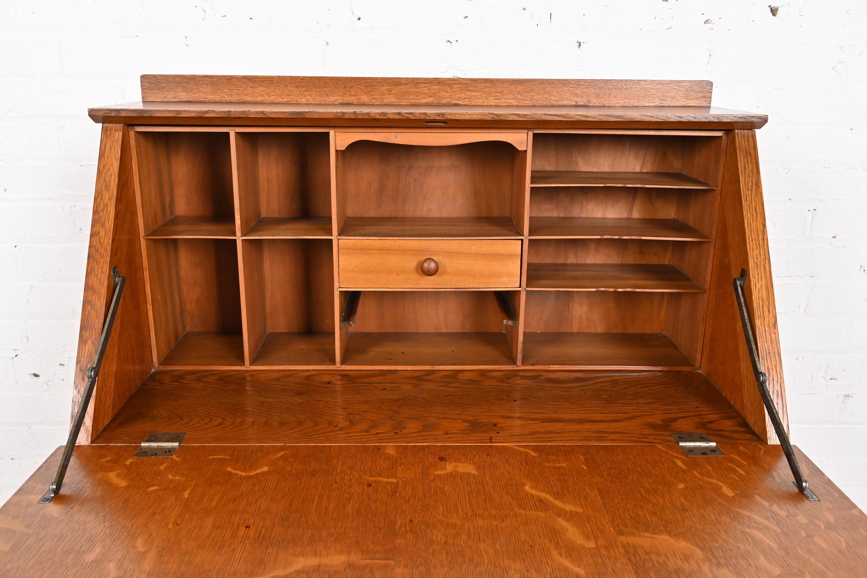 Gustav Stickley Antique Mission Arts & Crafts Escritorio con frente abatible en venta 1