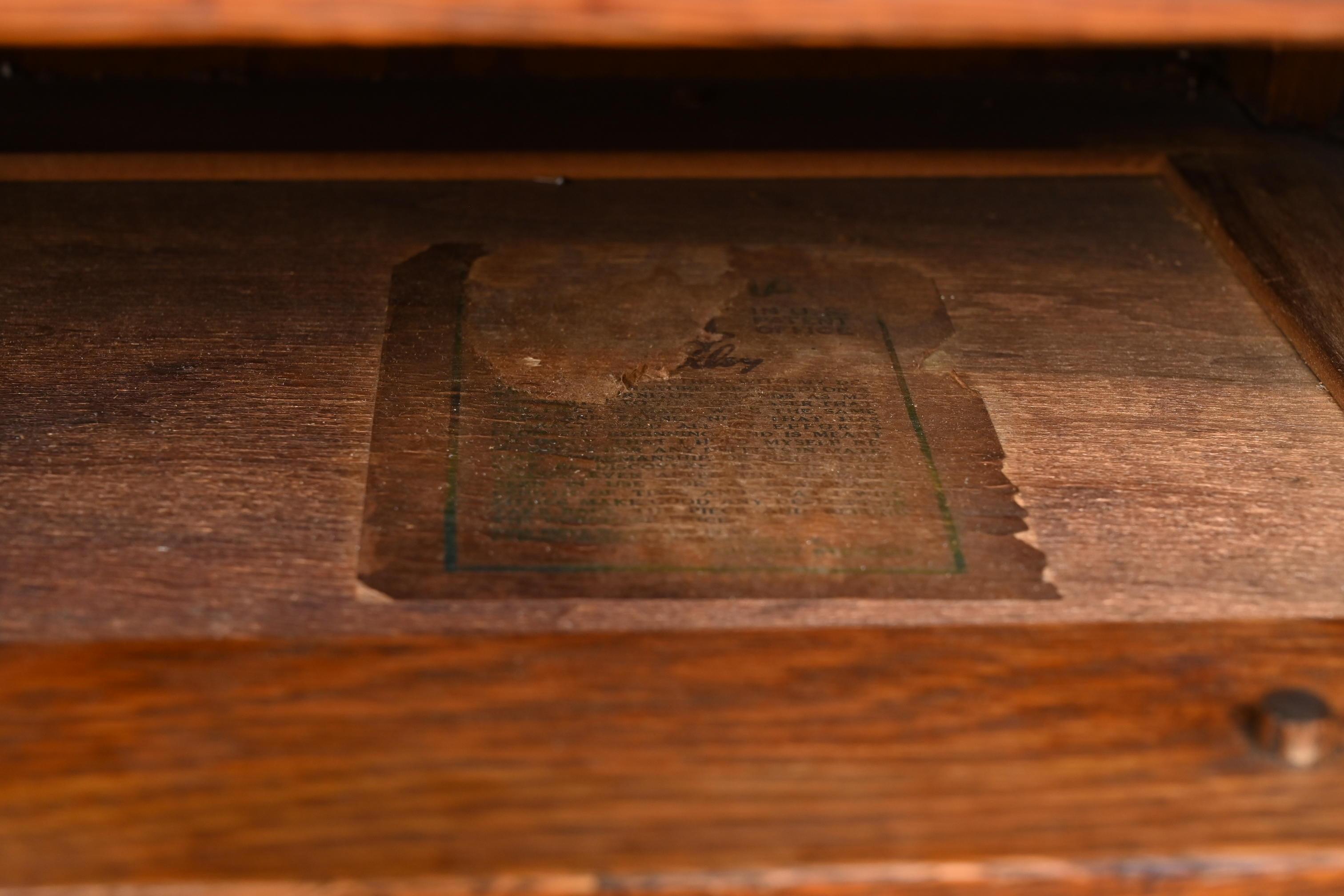 Gustav Stickley Antiker Missions-Sekretär-Schreibtisch aus Eiche im Arts and Crafts-Stil mit fallender Front im Angebot 3