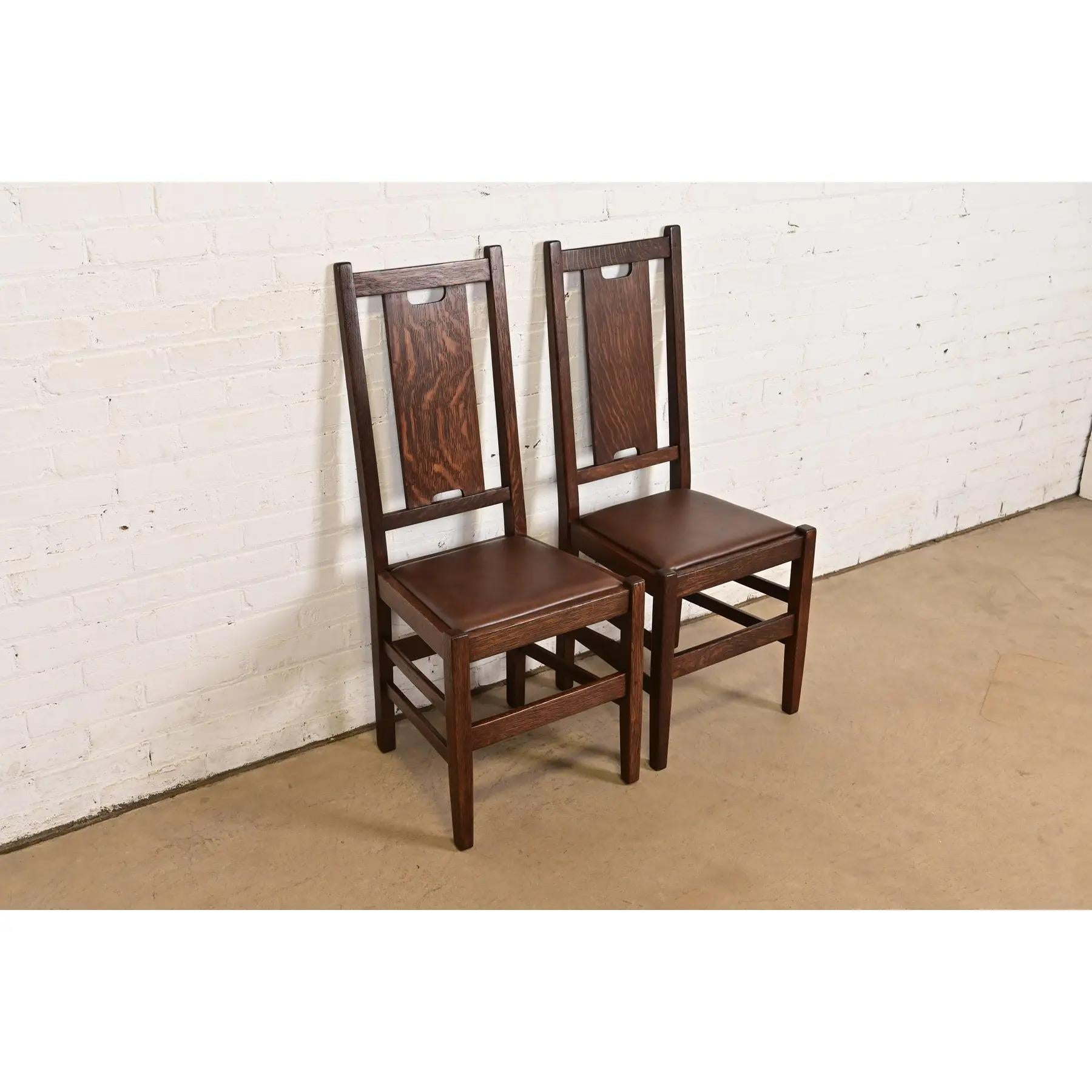 Gustav Stickley Antique Mission Oak Arts & Crafts H-Back Dining Chairs, Pair Bon état - En vente à South Bend, IN