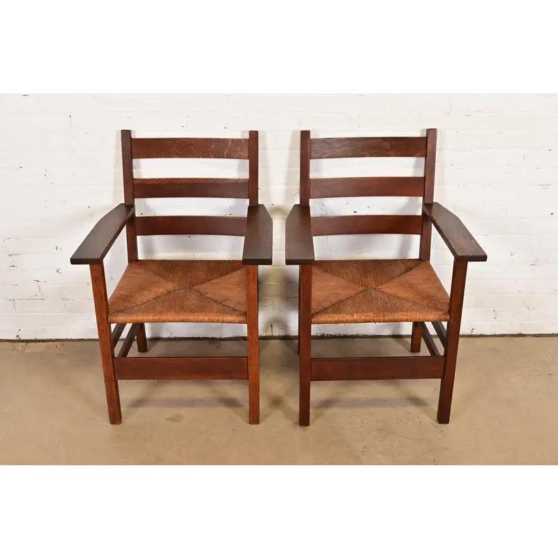 Gustav Stickley Antike Mission Arts & Crafts Eiche Leiter Rückenlehne Sessel, Paar (Arts and Crafts) im Angebot