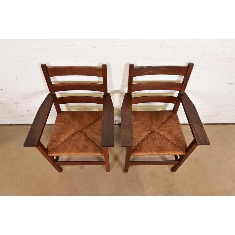 Gustav Stickley Antike Mission Arts & Crafts Eiche Leiter Rückenlehne Sessel, Paar (20. Jahrhundert) im Angebot