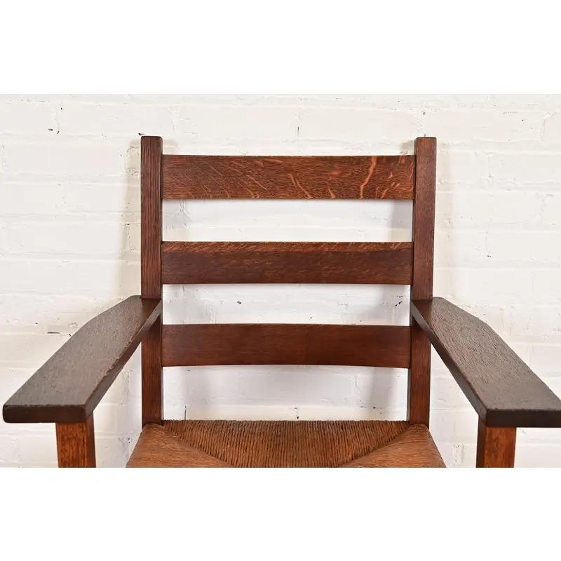 Gustav Stickley Antike Mission Arts & Crafts Eiche Leiter Rückenlehne Sessel, Paar (Binse) im Angebot