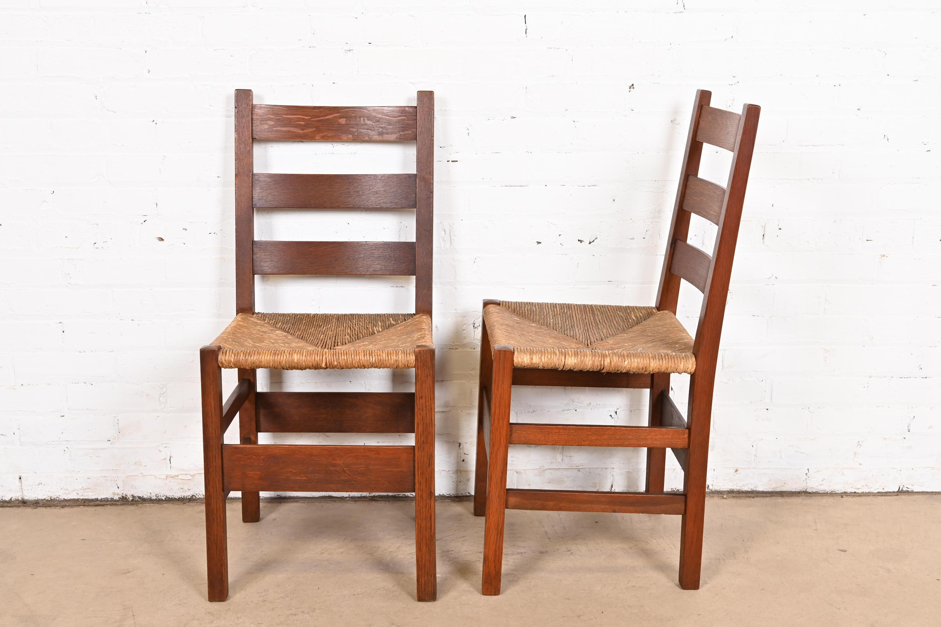 Gustav Stickley Antique Mission Oak Arts & Crafts Ladder Back Side Chairs, Pair For Sale 3