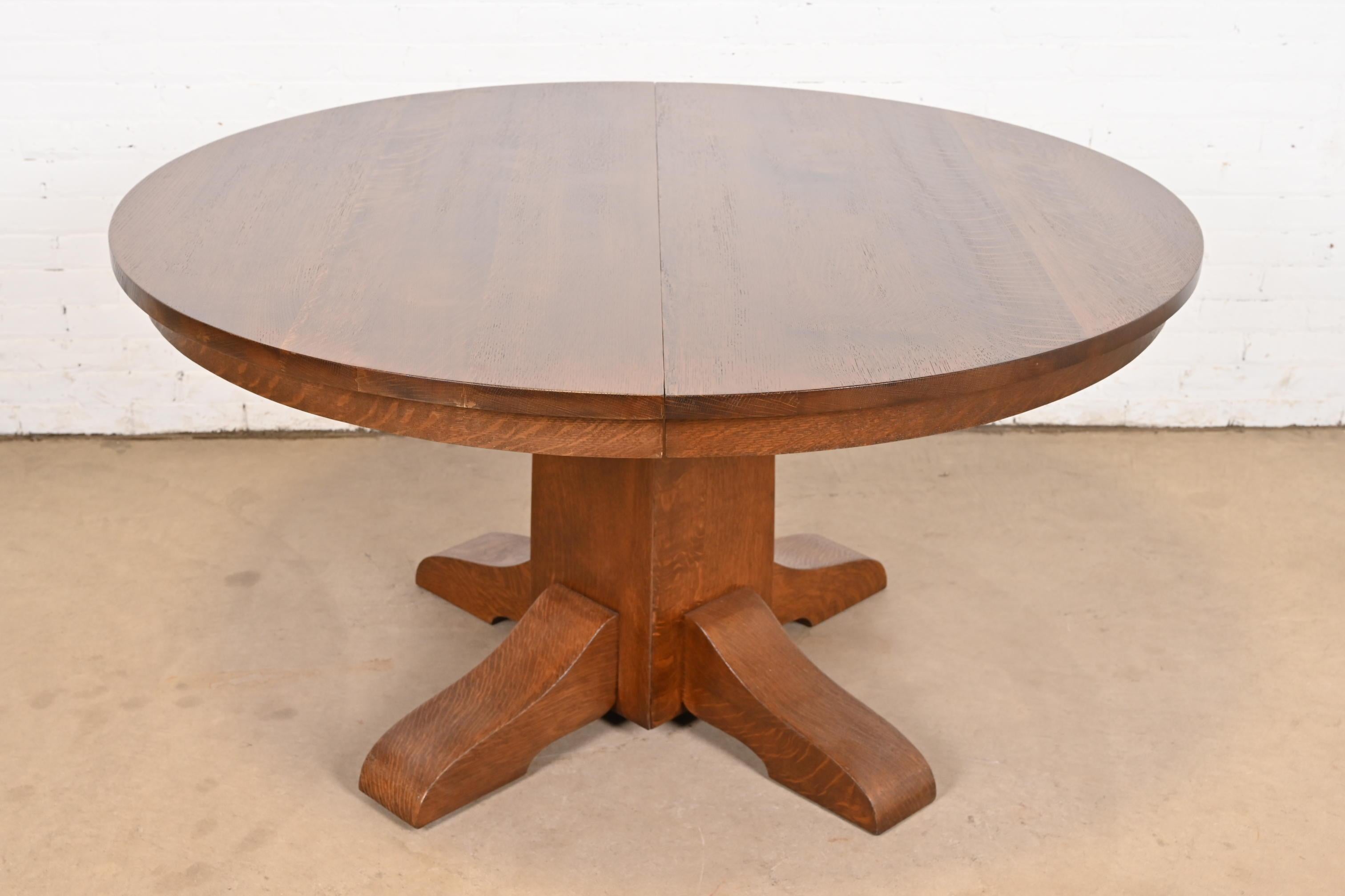 Gustav Stickley Antique Mission Oak Arts & Crafts Mesa de comedor con pedestal Estadounidense en venta