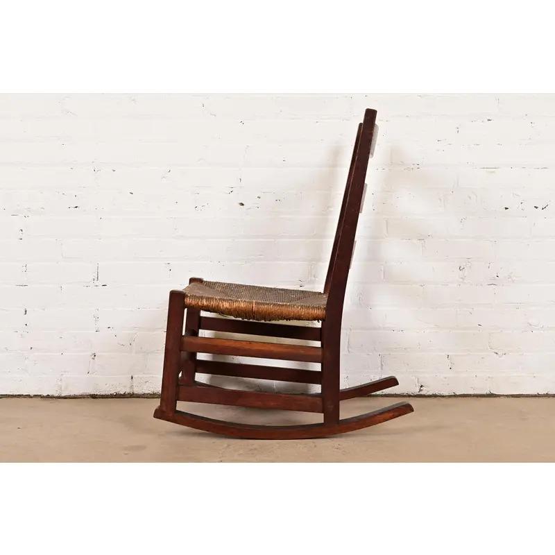 Gustav Stickley Antique Mission Oak Arts & Crafts Rocking Chair, Circa 1910 For Sale 3