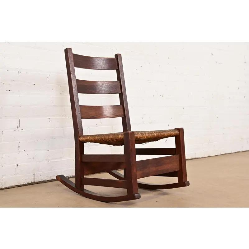 Gustav Stickley Antique Mission Oak Arts & Crafts Rocking Chair, Circa 1910 In Good Condition For Sale In South Bend, IN