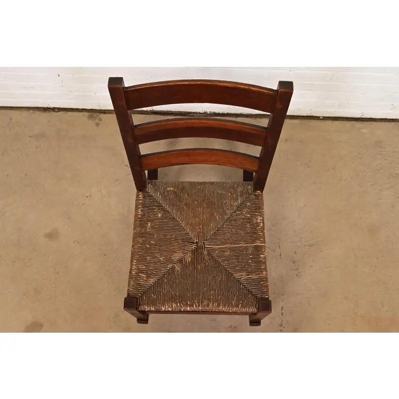 20th Century Gustav Stickley Antique Mission Oak Arts & Crafts Rocking Chair, Circa 1910 For Sale