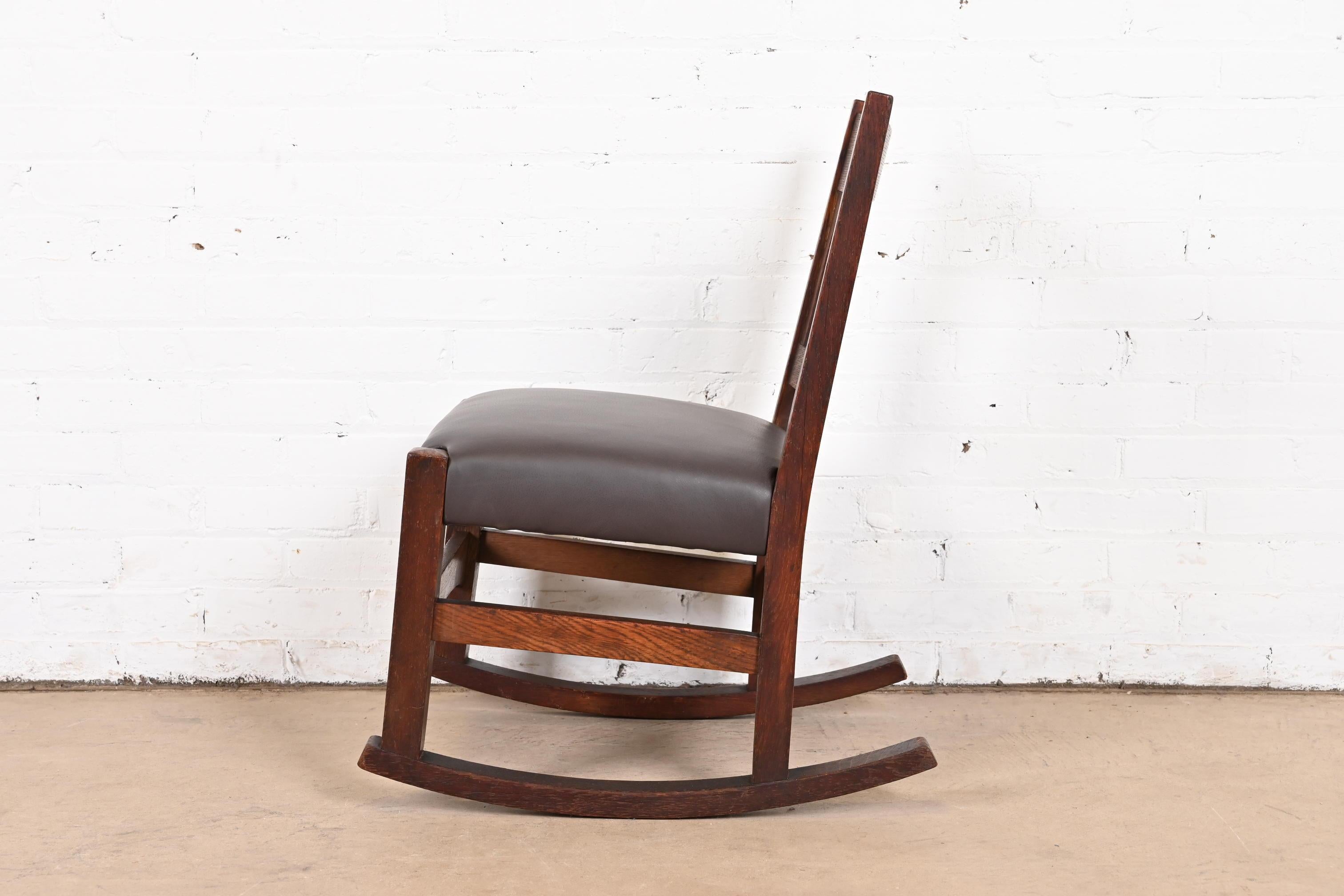 Gustav Stickley Antique Mission Oak Arts & Crafts Sewing Rocking Chair For Sale 4