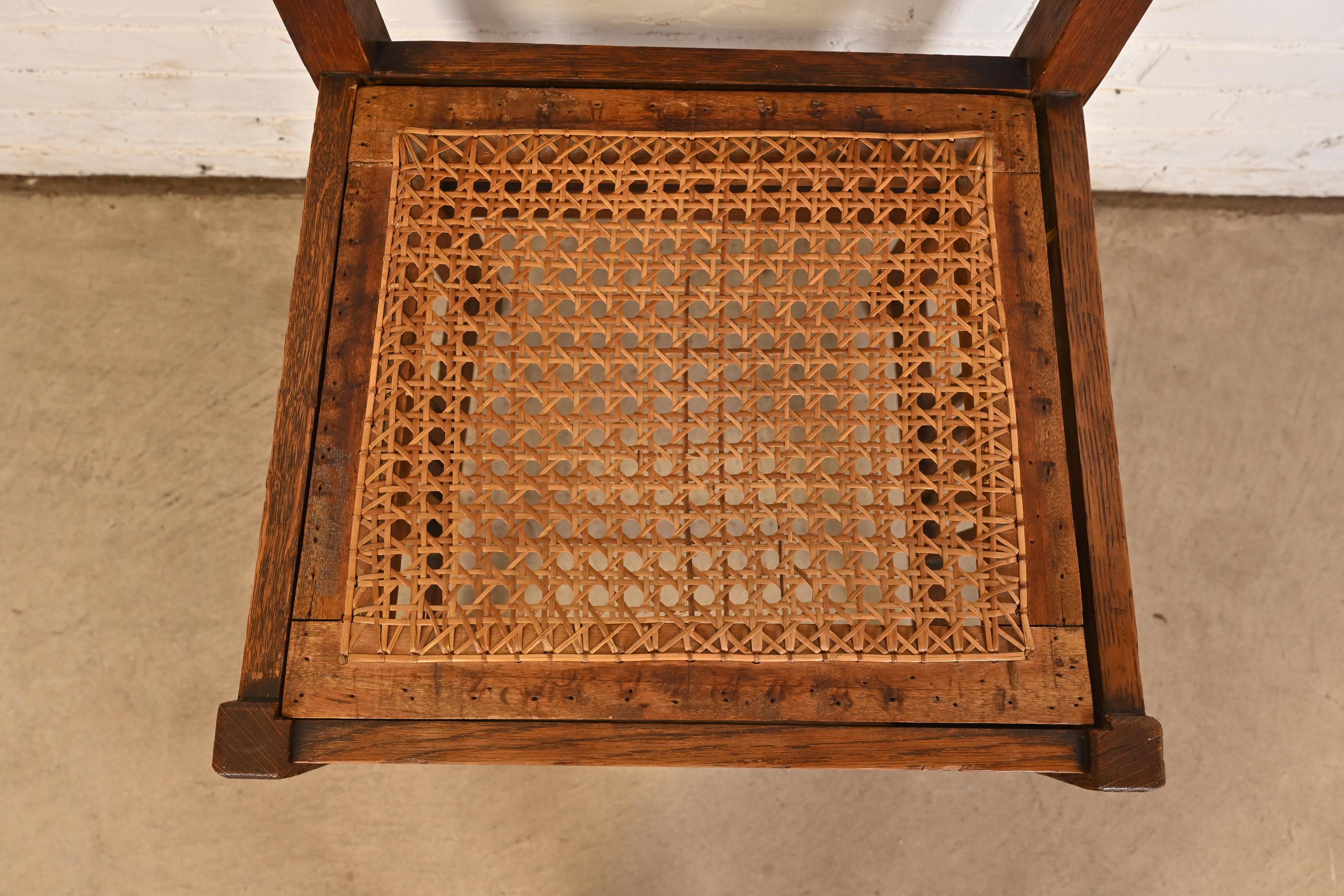 Gustav Stickley Antike Mission Eiche Arts & Crafts Spindel Seite oder Esszimmerstuhl im Angebot 1