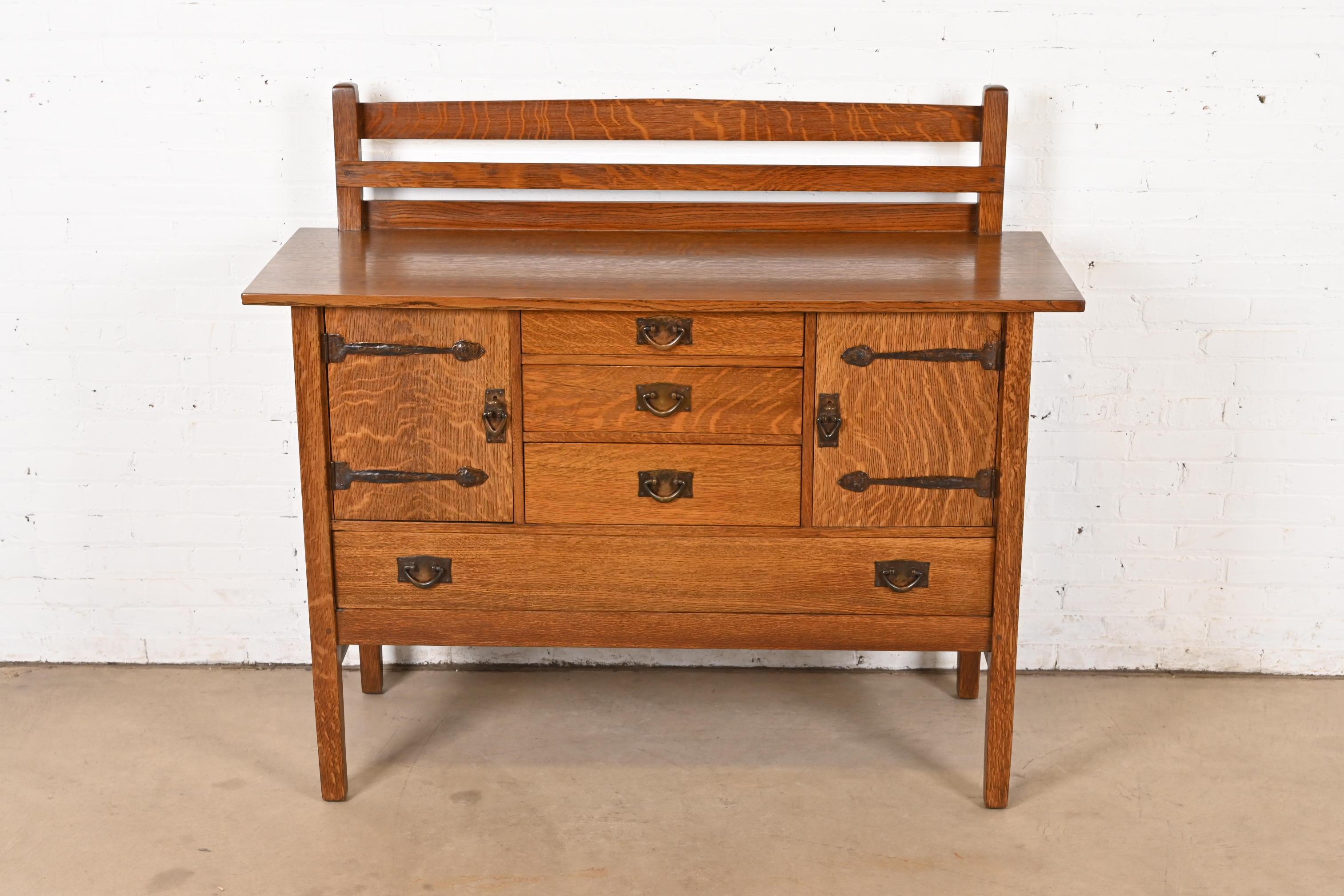 Arts and Crafts Gustav Stickley Ancienne Mission Oak Arts & Crafts Buffet à charnières à sangles en vente