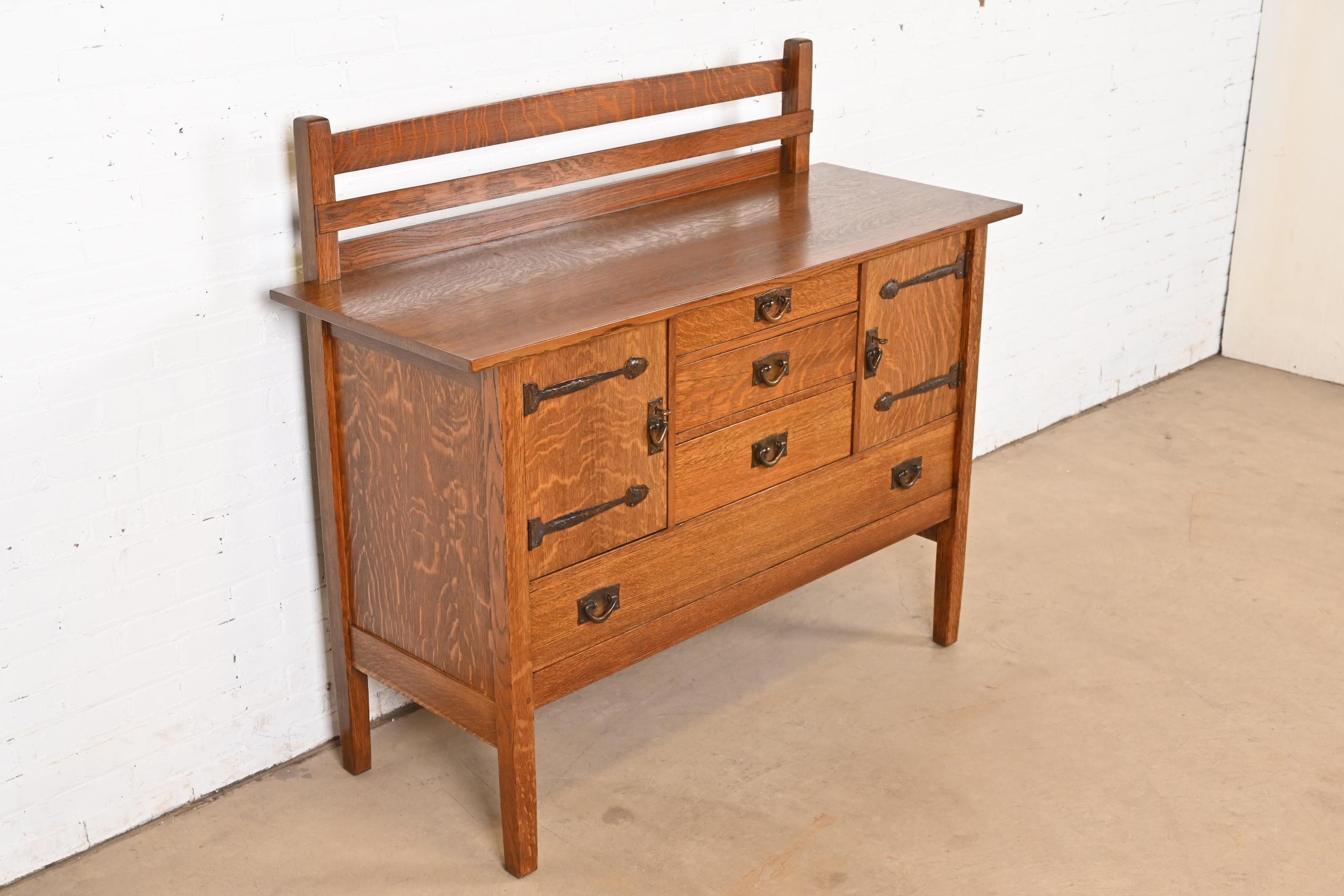 Gustav Stickley Ancienne Mission Oak Arts & Crafts Buffet à charnières à sangles Bon état - En vente à South Bend, IN