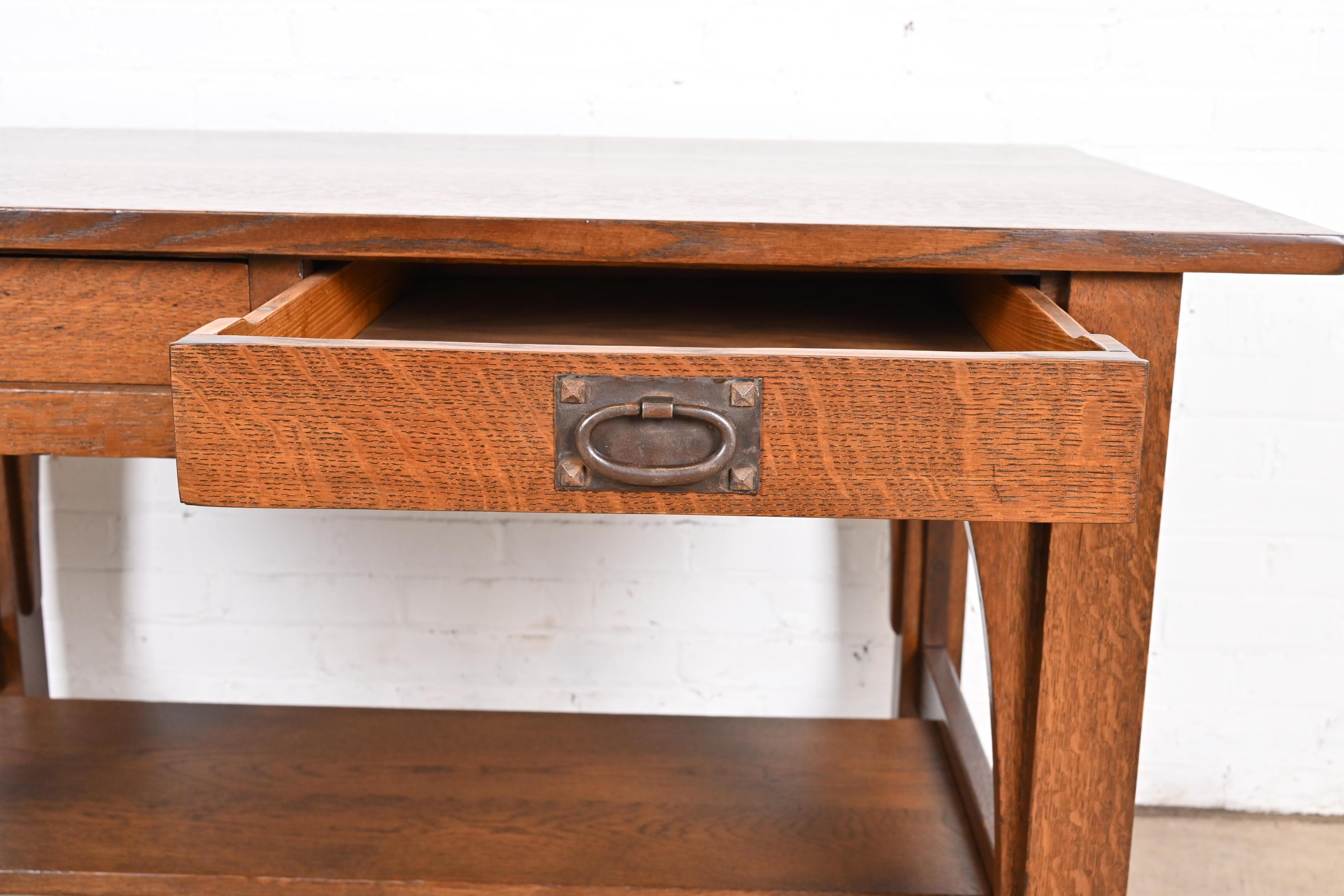 Gustav Stickley Antiguo Escritorio o Mesa de Biblioteca Mission Arts & Crafts de Roble Cobre