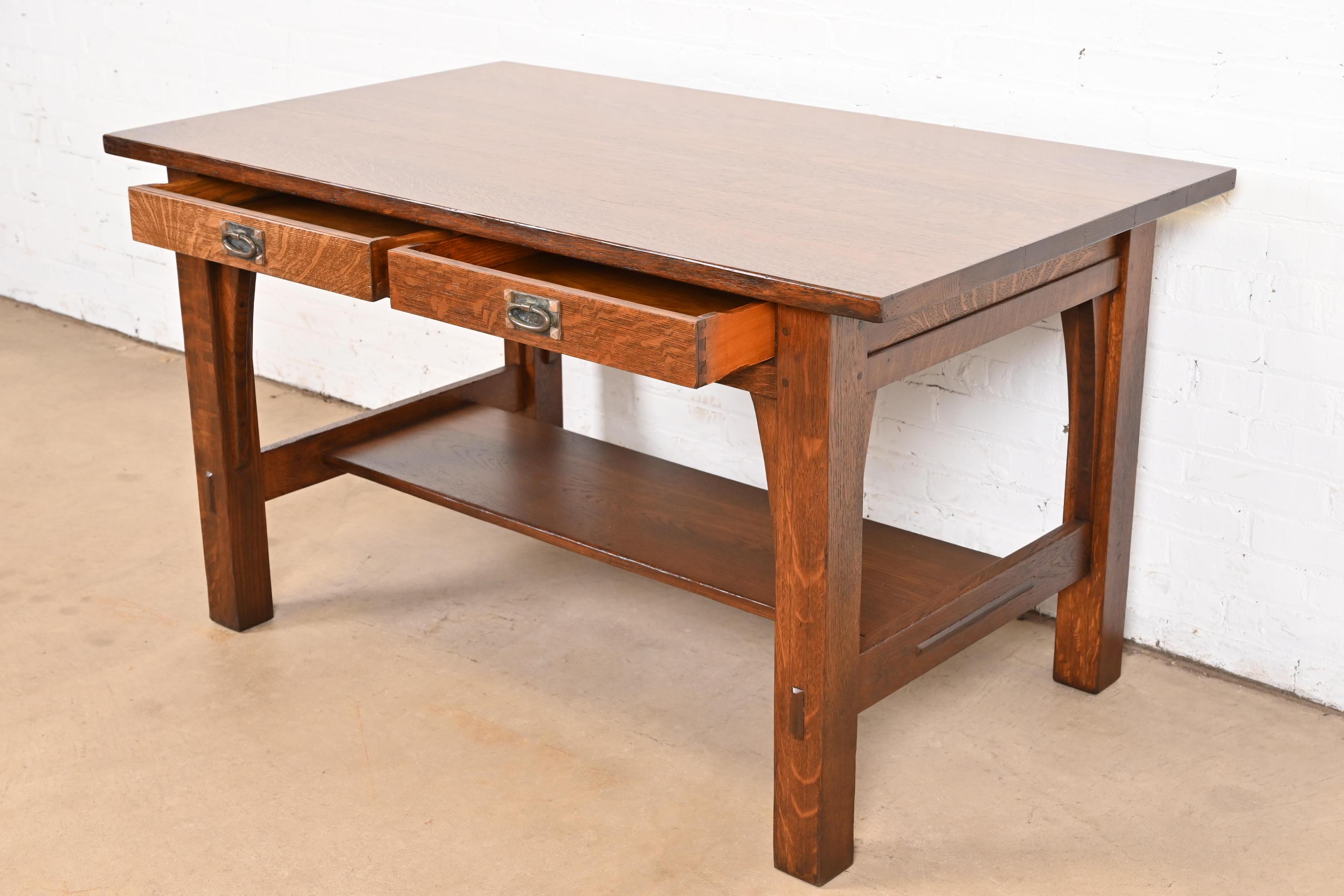 Gustav Stickley Antiguo Escritorio o Mesa de Biblioteca Mission Arts & Crafts de Roble Cobre en venta