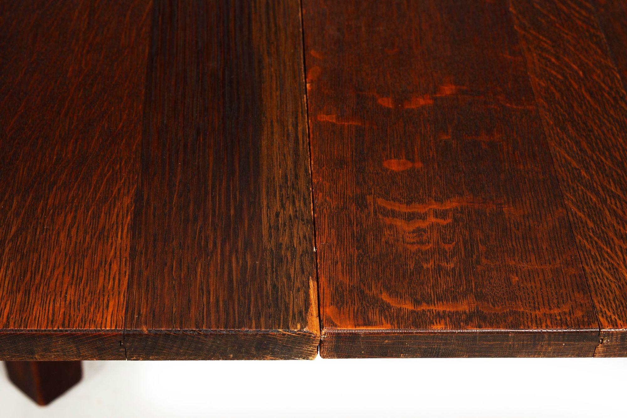 Gustav Stickley Arts & Crafts Table de salle à manger à rallonge en Oak no. 632 c. 1910 en vente 3