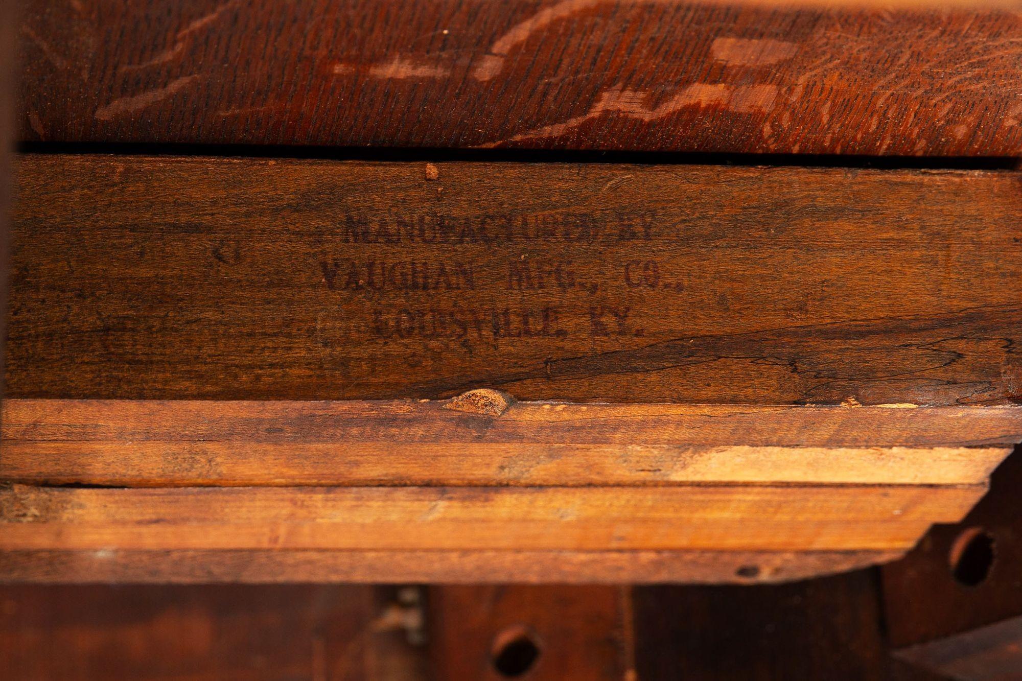 Gustav Stickley Arts & Crafts Table de salle à manger à rallonge en Oak no. 632 c. 1910 en vente 6