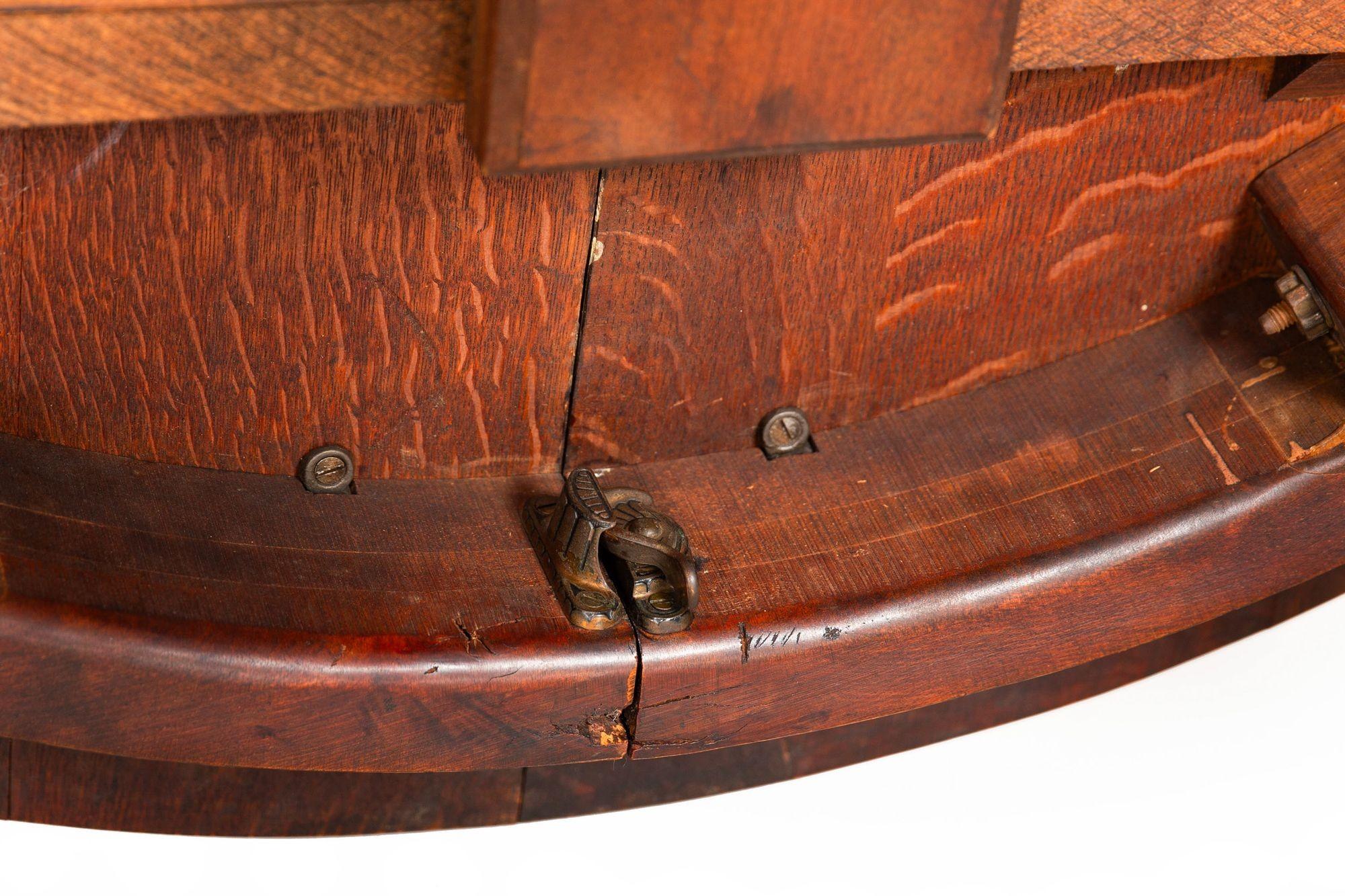 Gustav Stickley Arts & Crafts Table de salle à manger à rallonge en Oak no. 632 c. 1910 en vente 10