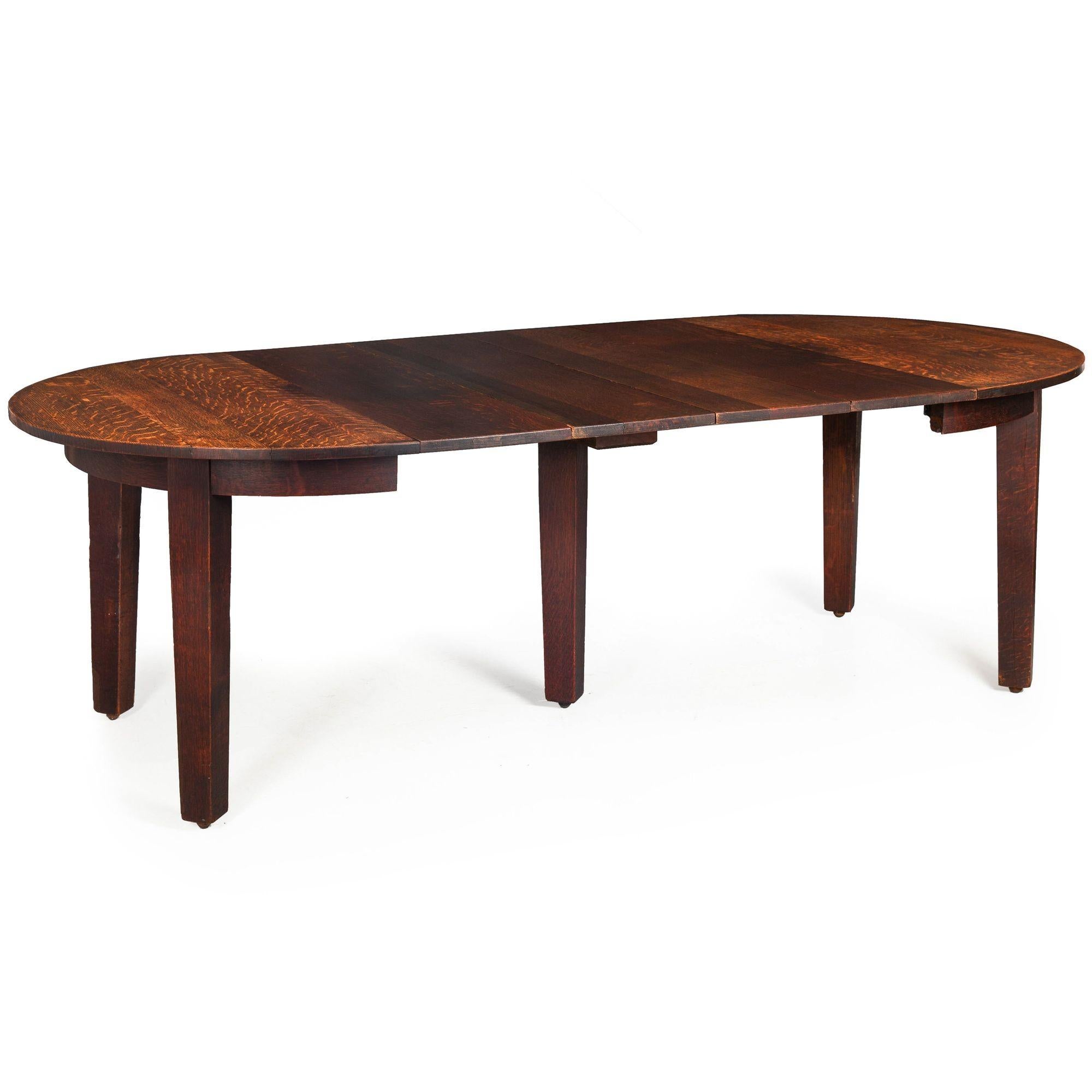Américain Gustav Stickley Arts & Crafts Table de salle à manger à rallonge en Oak no. 632 c. 1910 en vente