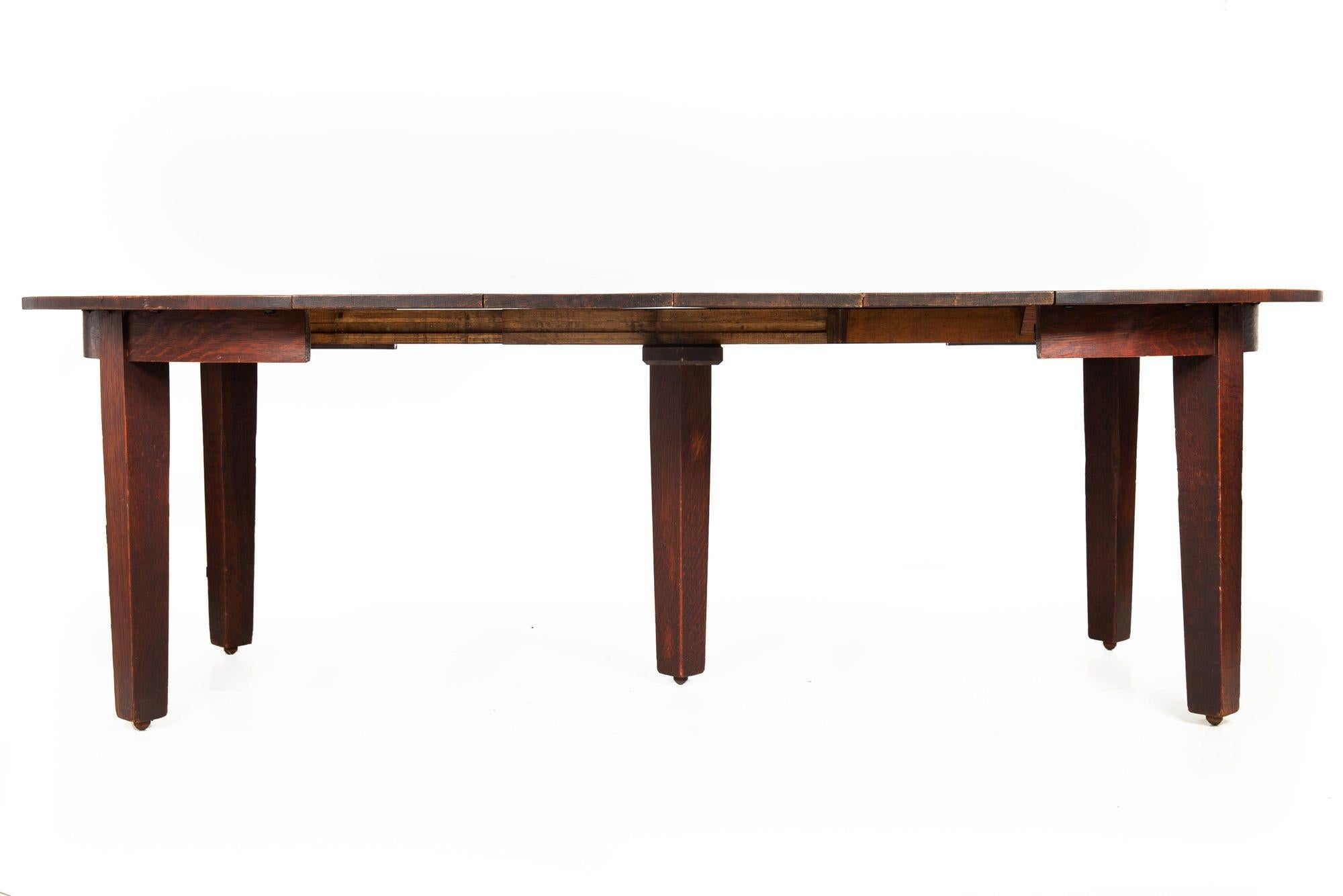 Gustav Stickley Arts & Crafts Table de salle à manger à rallonge en Oak no. 632 c. 1910 Bon état - En vente à Shippensburg, PA
