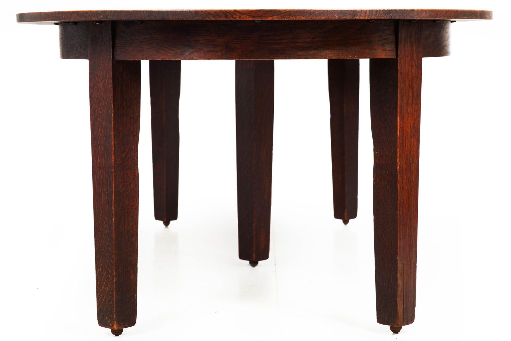 Chêne Gustav Stickley Arts & Crafts Table de salle à manger à rallonge en Oak no. 632 c. 1910 en vente