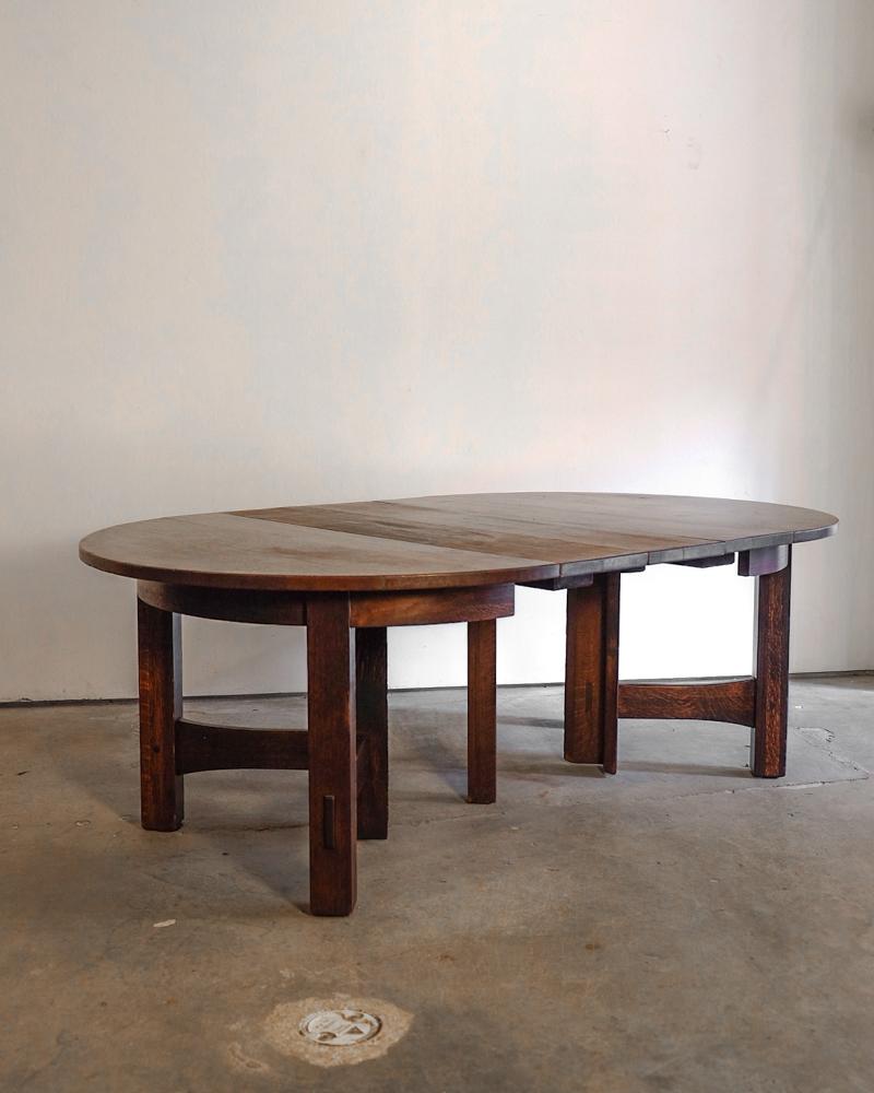 20th Century Gustav Stickley Expandable Oak Table For Sale