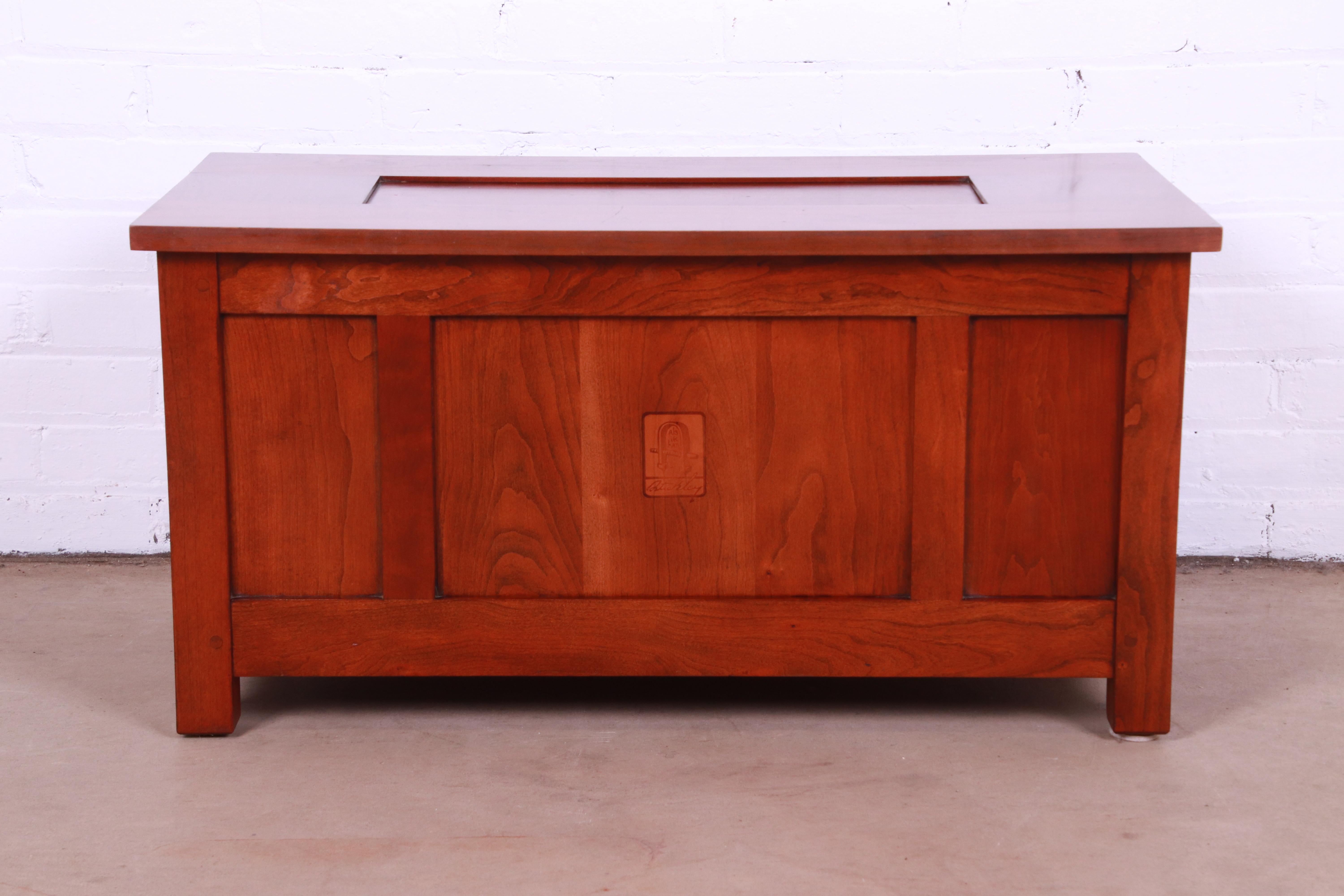 Gustav Stickley Mission Collection Cherry Wood Blanket Chest For Sale