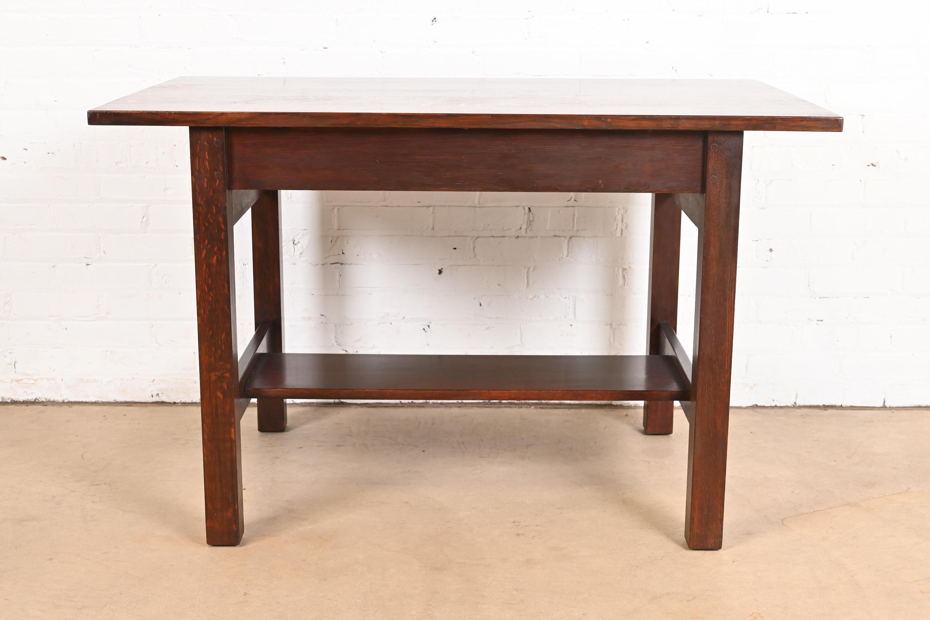Table de bureau ou de bibliothèque Arts & Crafts Gustav Stickley Mission en chêne, vers 1900 en vente 4