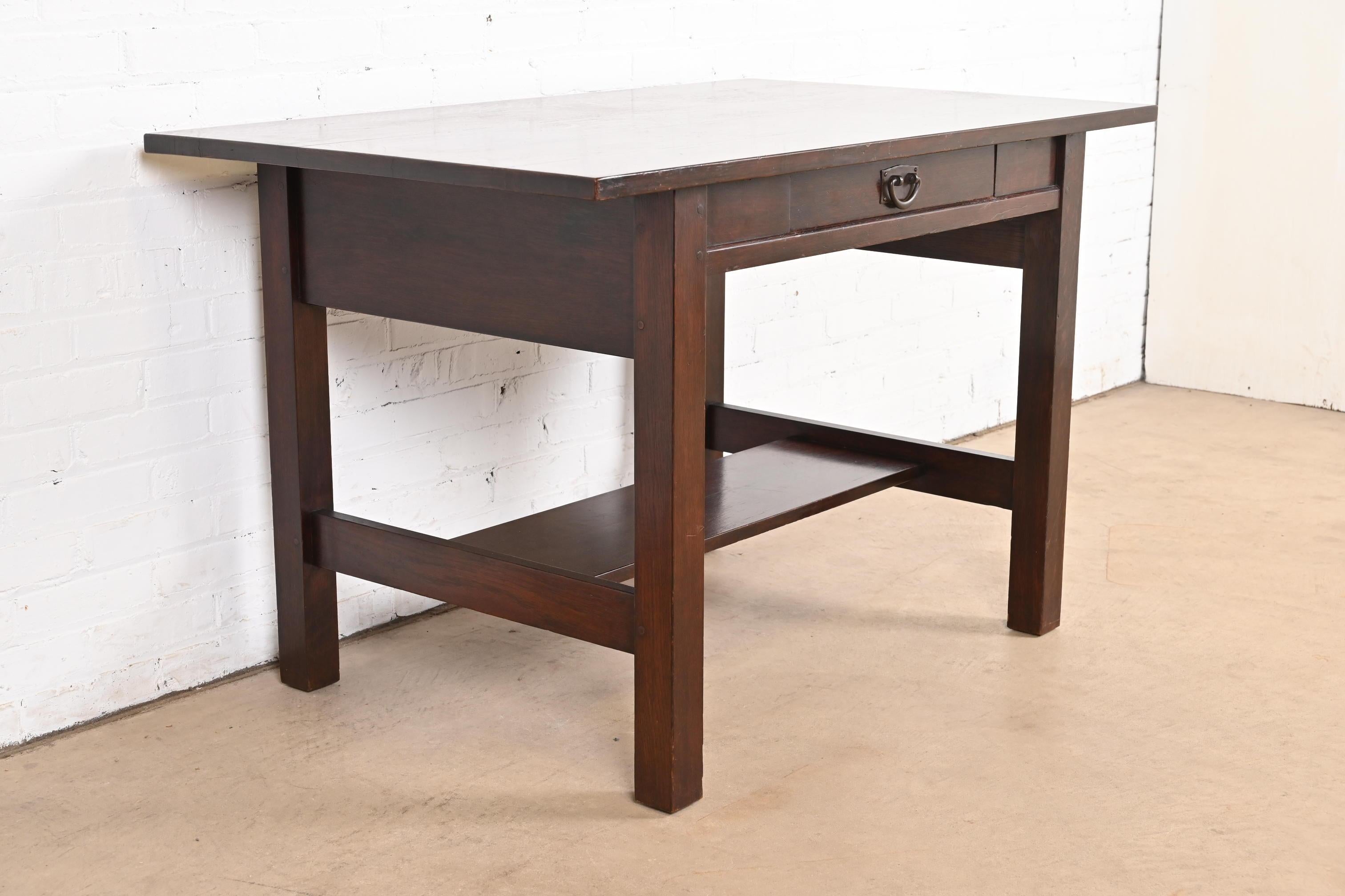 Américain Table de bureau ou de bibliothèque Arts & Crafts Gustav Stickley Mission en chêne, vers 1900 en vente