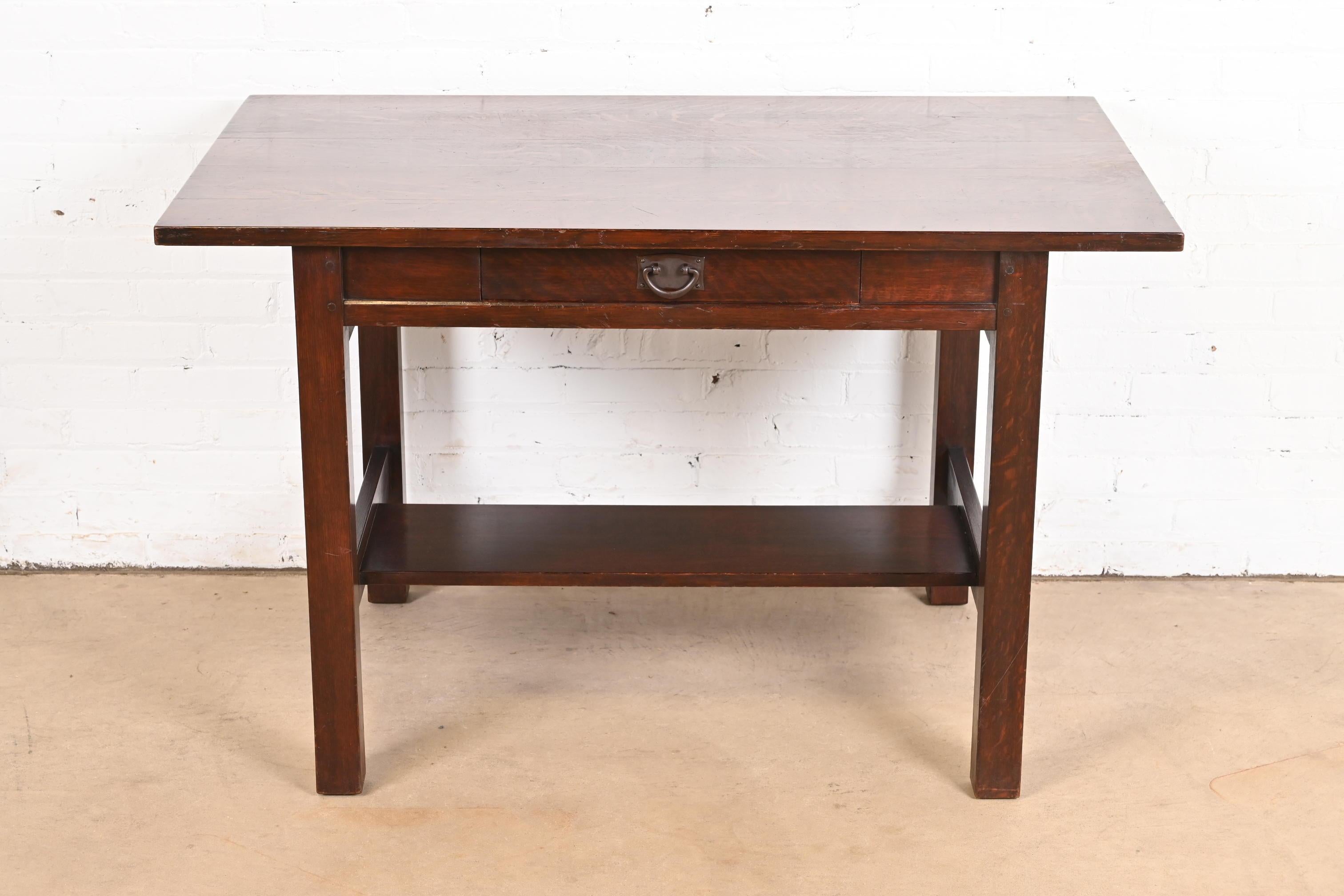 Table de bureau ou de bibliothèque Arts & Crafts Gustav Stickley Mission en chêne, vers 1900 Bon état - En vente à South Bend, IN