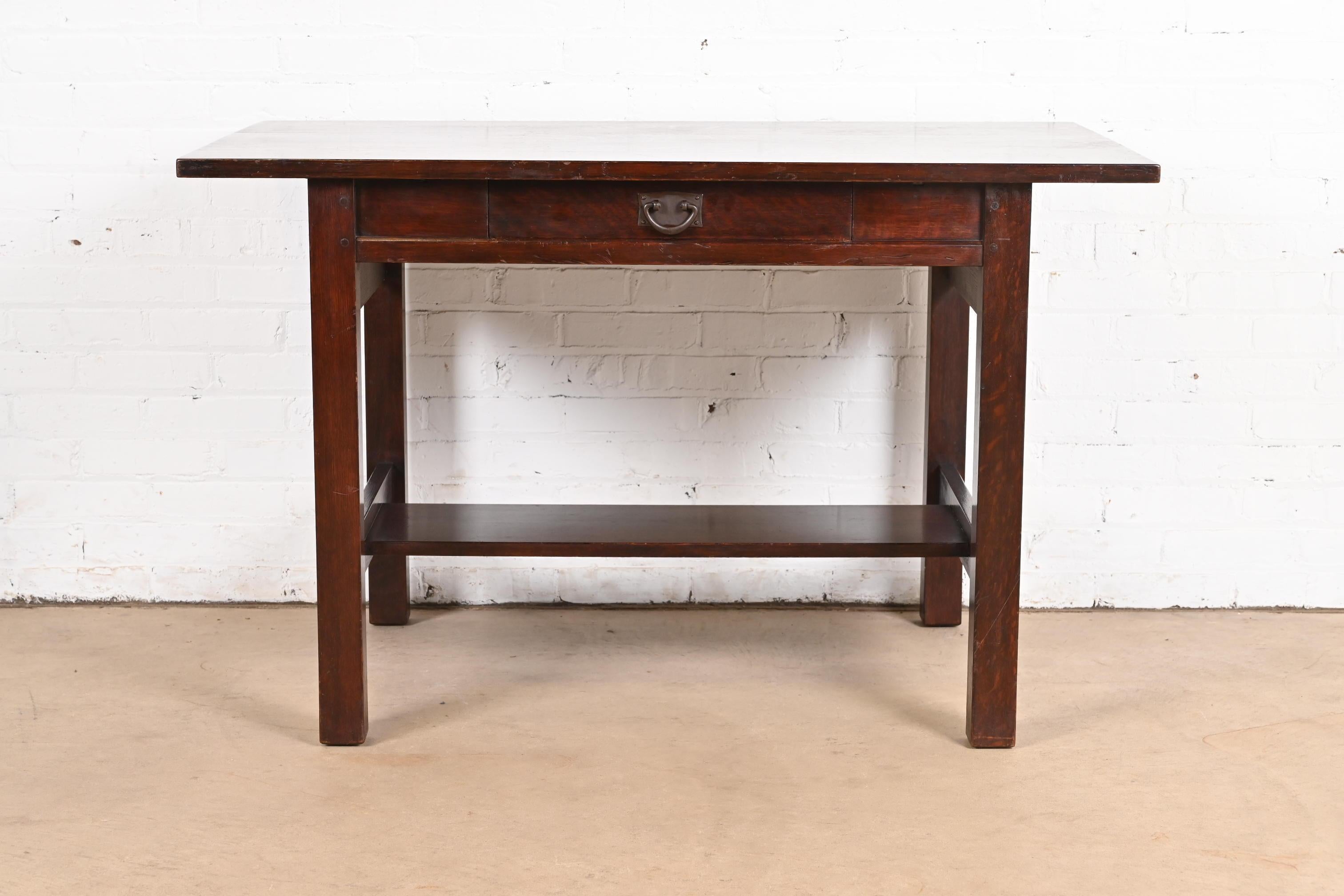 20ième siècle Table de bureau ou de bibliothèque Arts & Crafts Gustav Stickley Mission en chêne, vers 1900 en vente