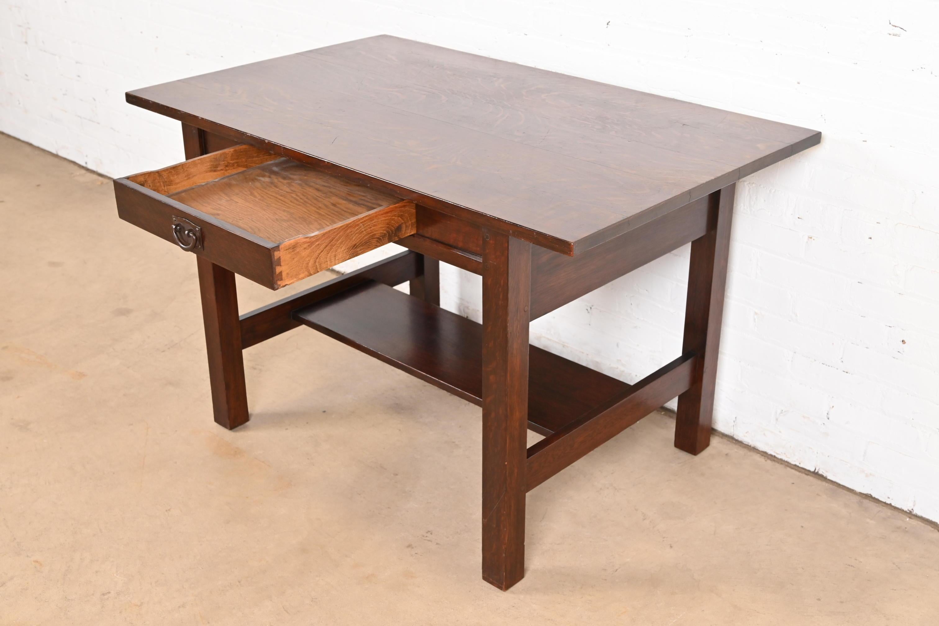 Table de bureau ou de bibliothèque Arts & Crafts Gustav Stickley Mission en chêne, vers 1900 en vente 1