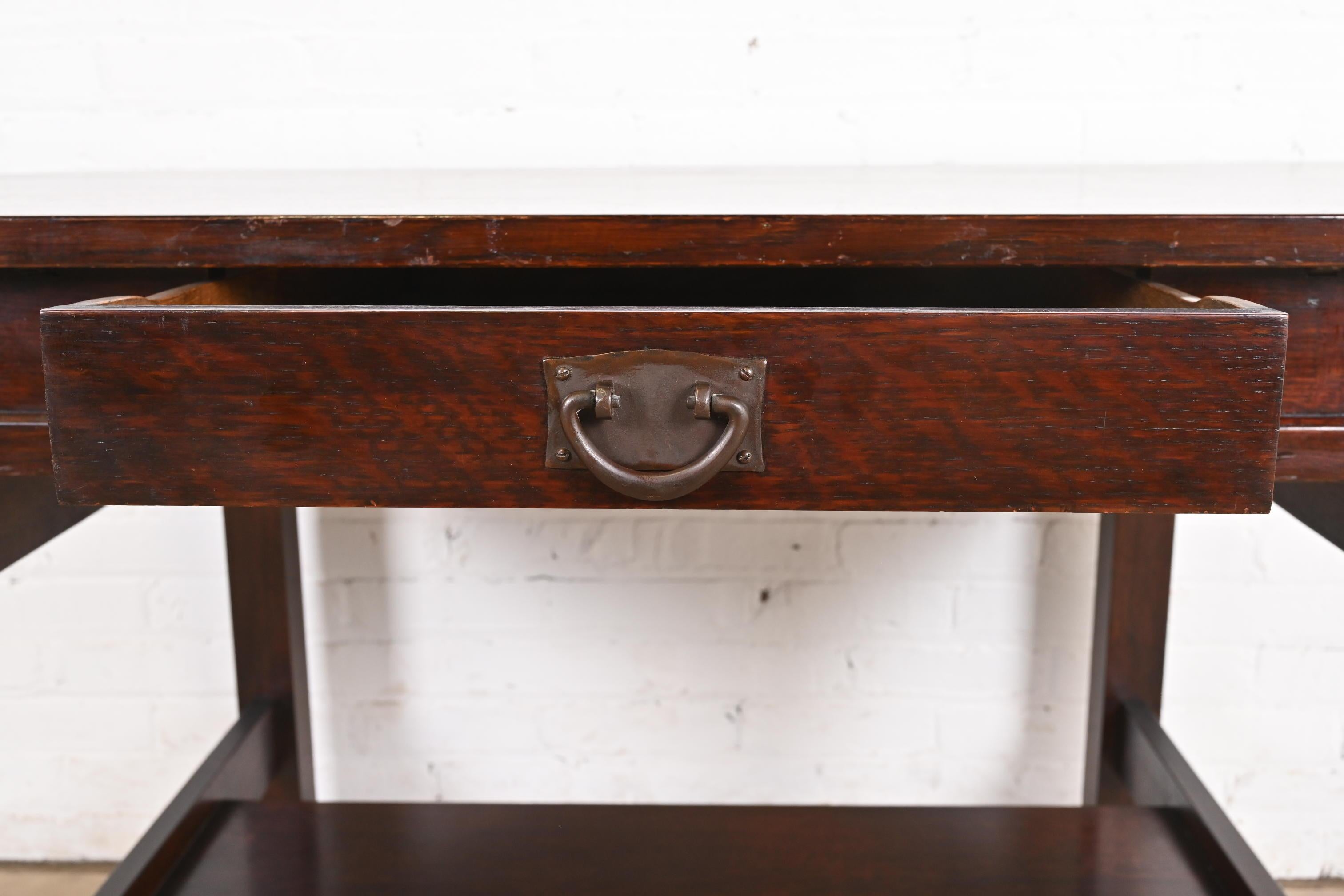 Table de bureau ou de bibliothèque Arts & Crafts Gustav Stickley Mission en chêne, vers 1900 en vente 2
